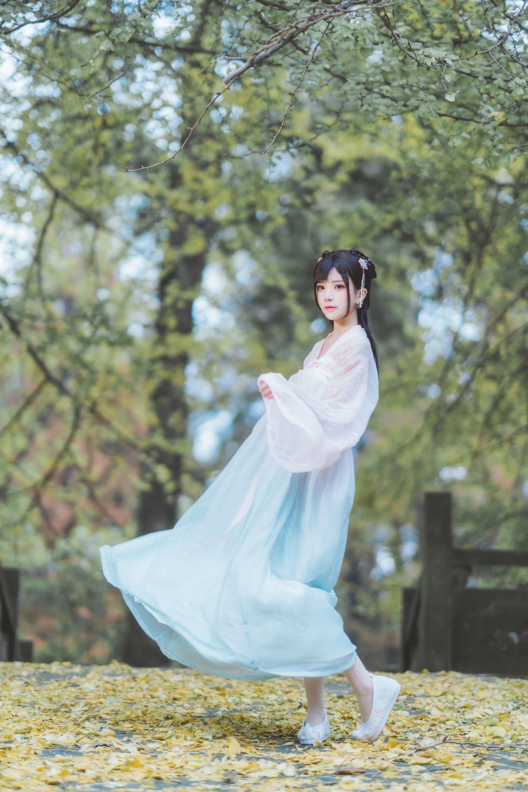 图片[1] - 桜桃喵 - 温柔之汉服银杏 [10P] - 机器猫次元 - 机器猫次元