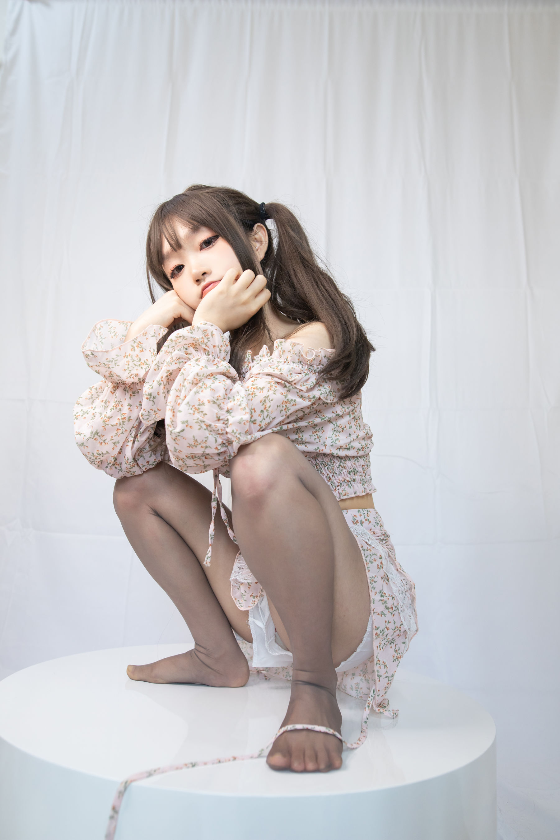 图片[1] - 神沢永莉 - 灰丝花裙子 [26P] - 机器猫次元 - 机器猫次元