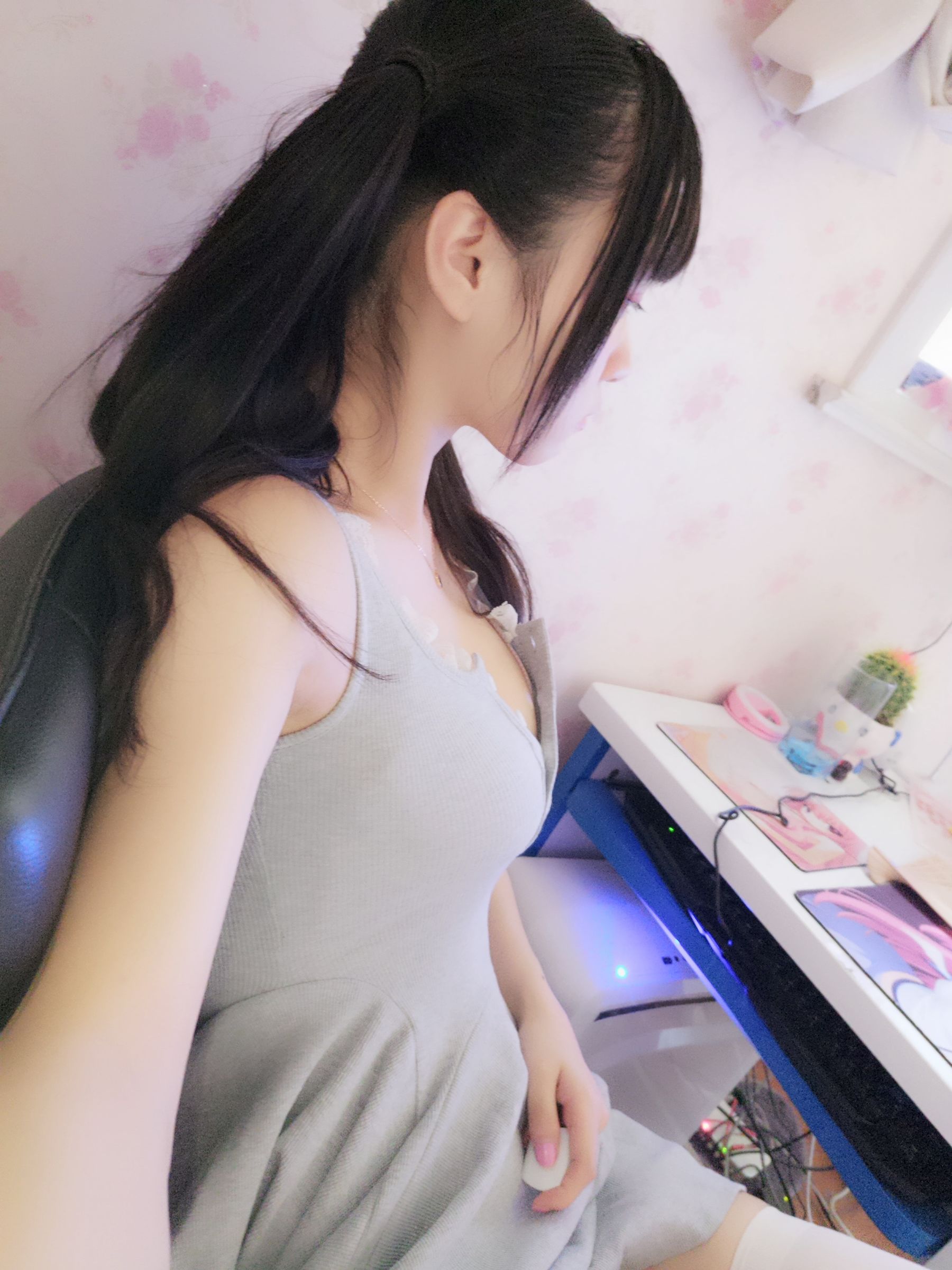 图片[1] - 双马尾少女赛高酱 - 露脸灰色裙子 [23P] - 机器猫次元 - 机器猫次元