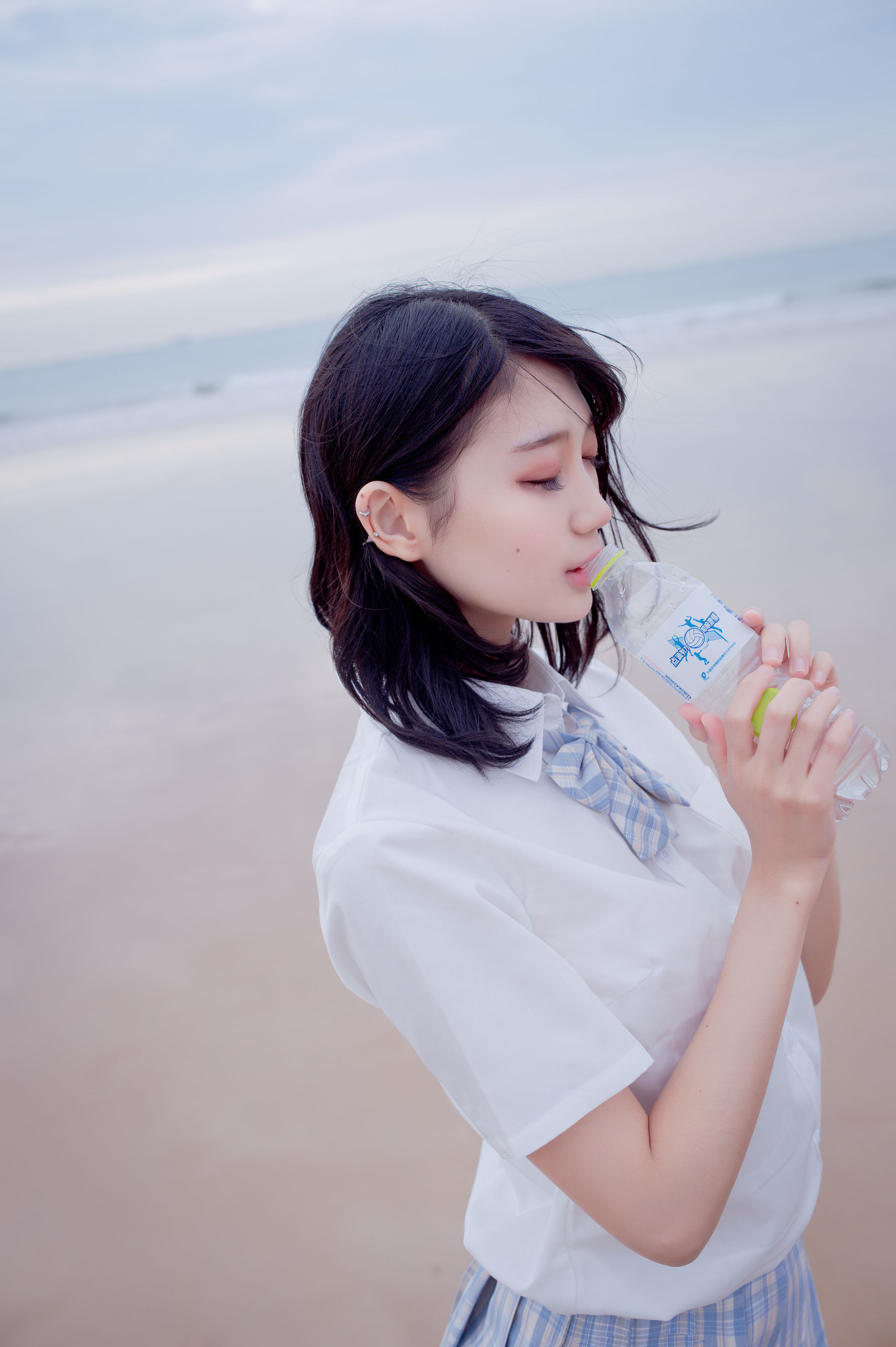图片[2] - 周叽是可爱兔兔 - 海边jk [35P] - 机器猫次元 - 机器猫次元