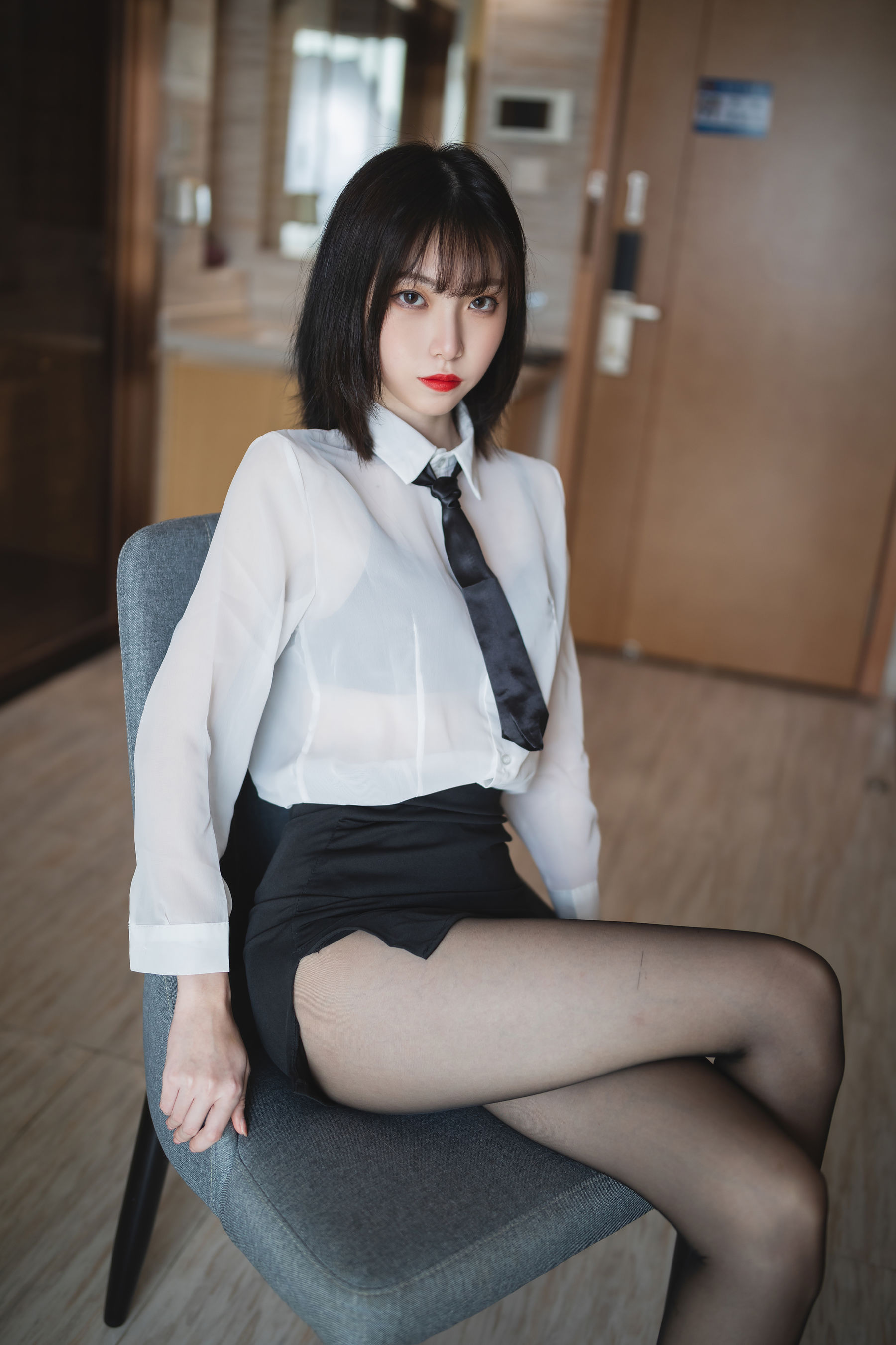 图片[1] - 许岚 - OL制服 [41P] - 机器猫次元 - 机器猫次元