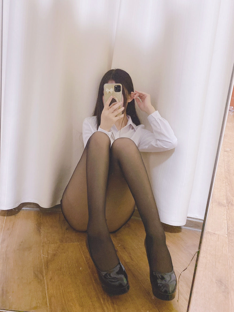 图片[1] - Coser衣衣 - OL制服 [26P] - 机器猫次元 - 机器猫次元