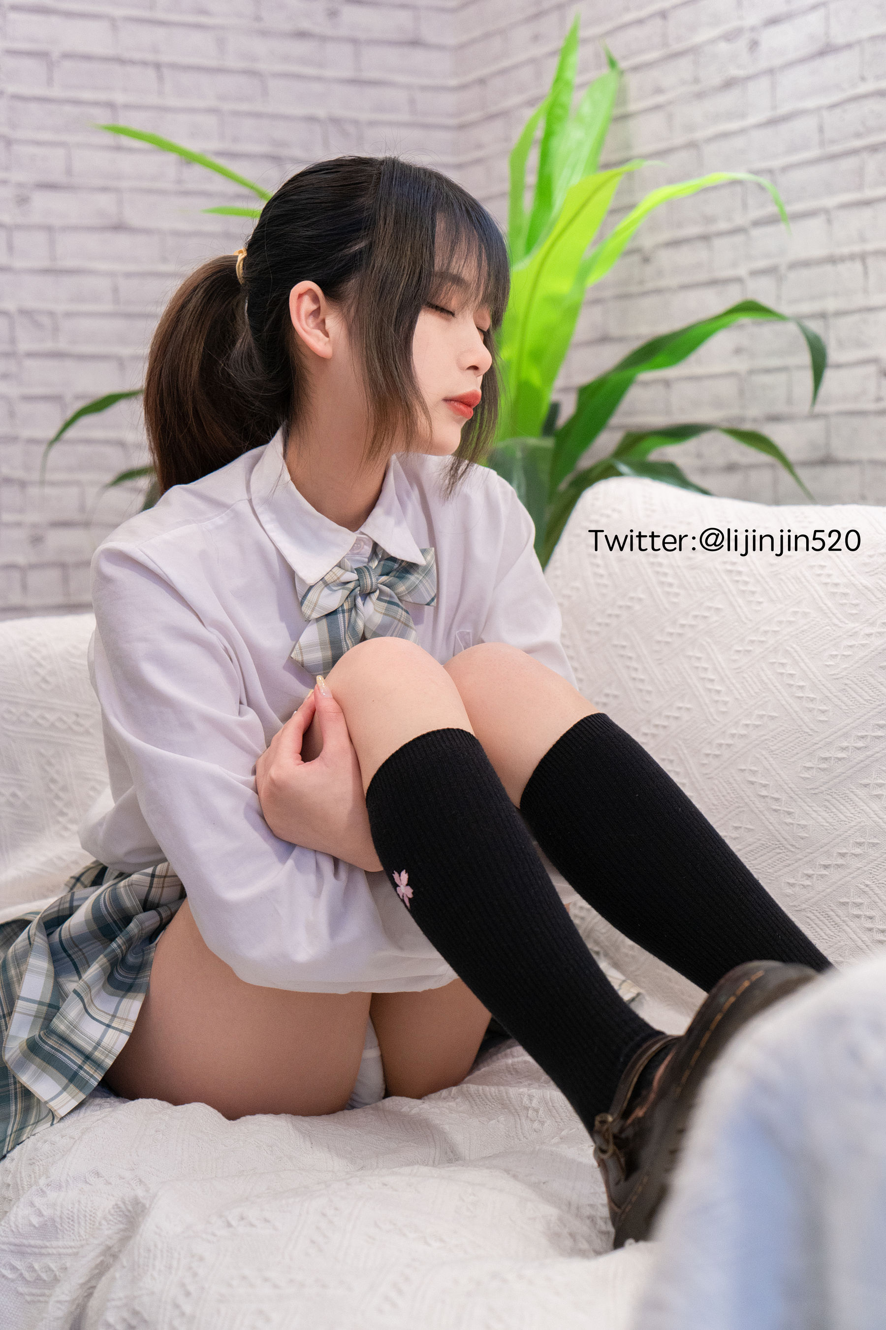 图片[2] - 梨瑾瑾 - 室内JK [25P] - 机器猫次元 - 机器猫次元