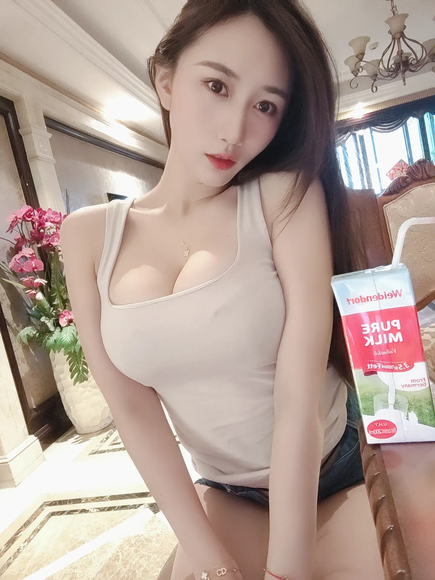 图片[1] - 小玉吃果冻 - 白背心紧身牛仔短裤 [35P] - 机器猫次元 - 机器猫次元