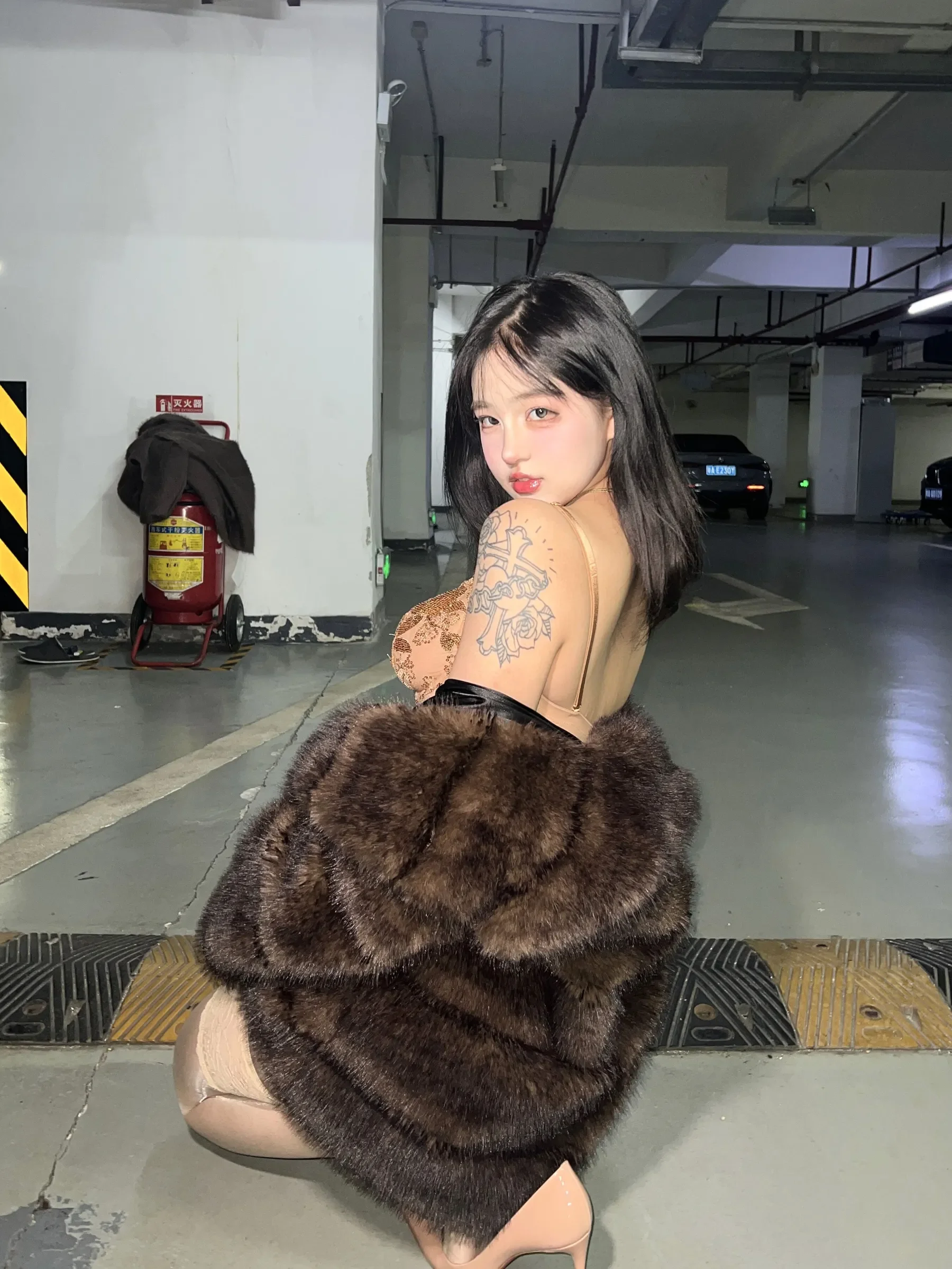 图片[2] - 小u优优子 - 貂皮大衣 [50P] - 机器猫次元 - 机器猫次元