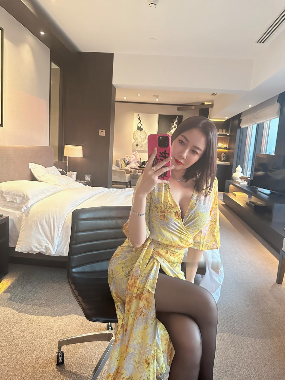 图片[1] - 果儿Victoria - 黄色战袍 [23P] - 机器猫次元 - 机器猫次元