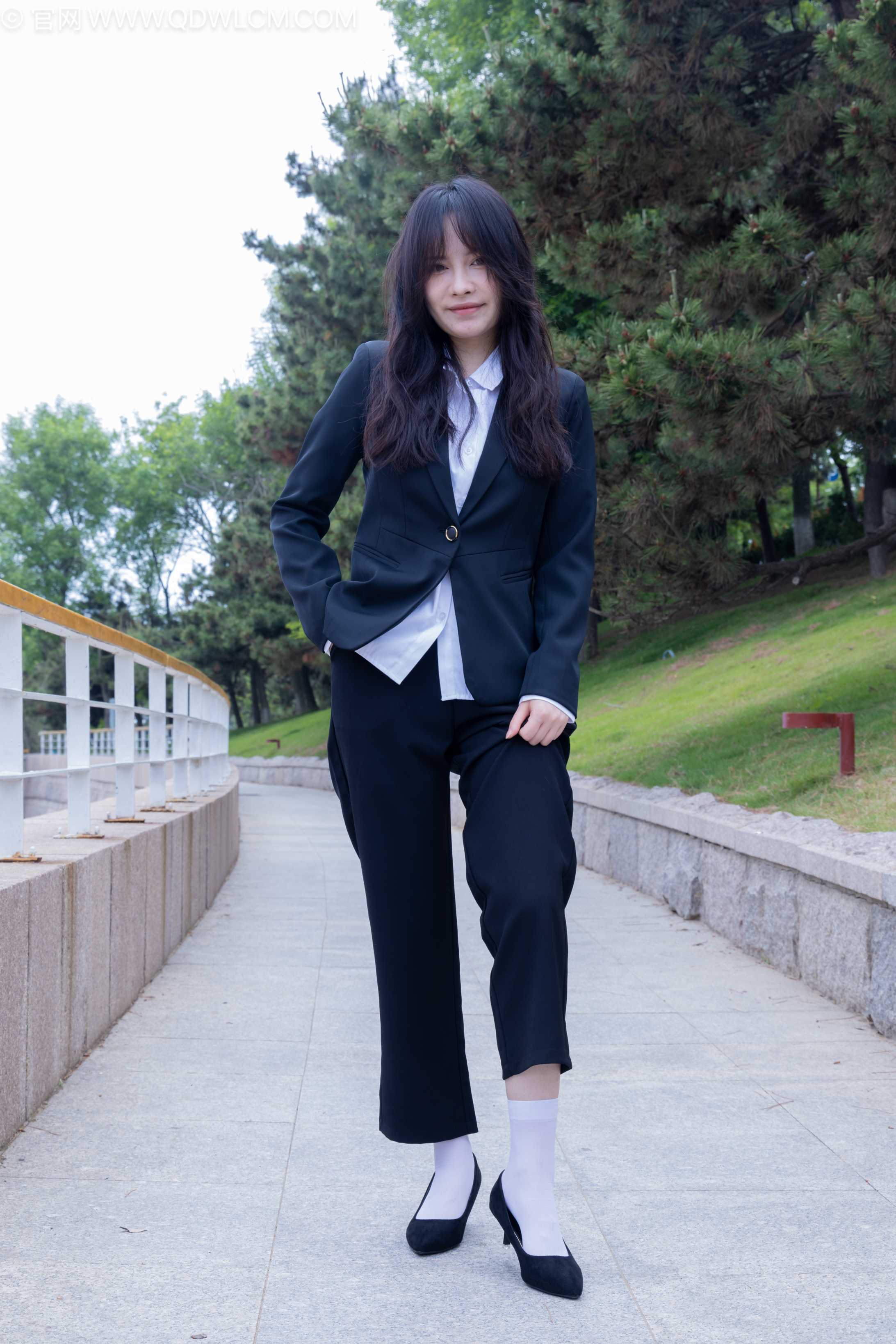 图片[5] - 物恋传媒 NO.2238 小酒-高跟鞋、短白丝、ol制服户外[230P-1V-6.94G] - 机器猫次元 - 机器猫次元