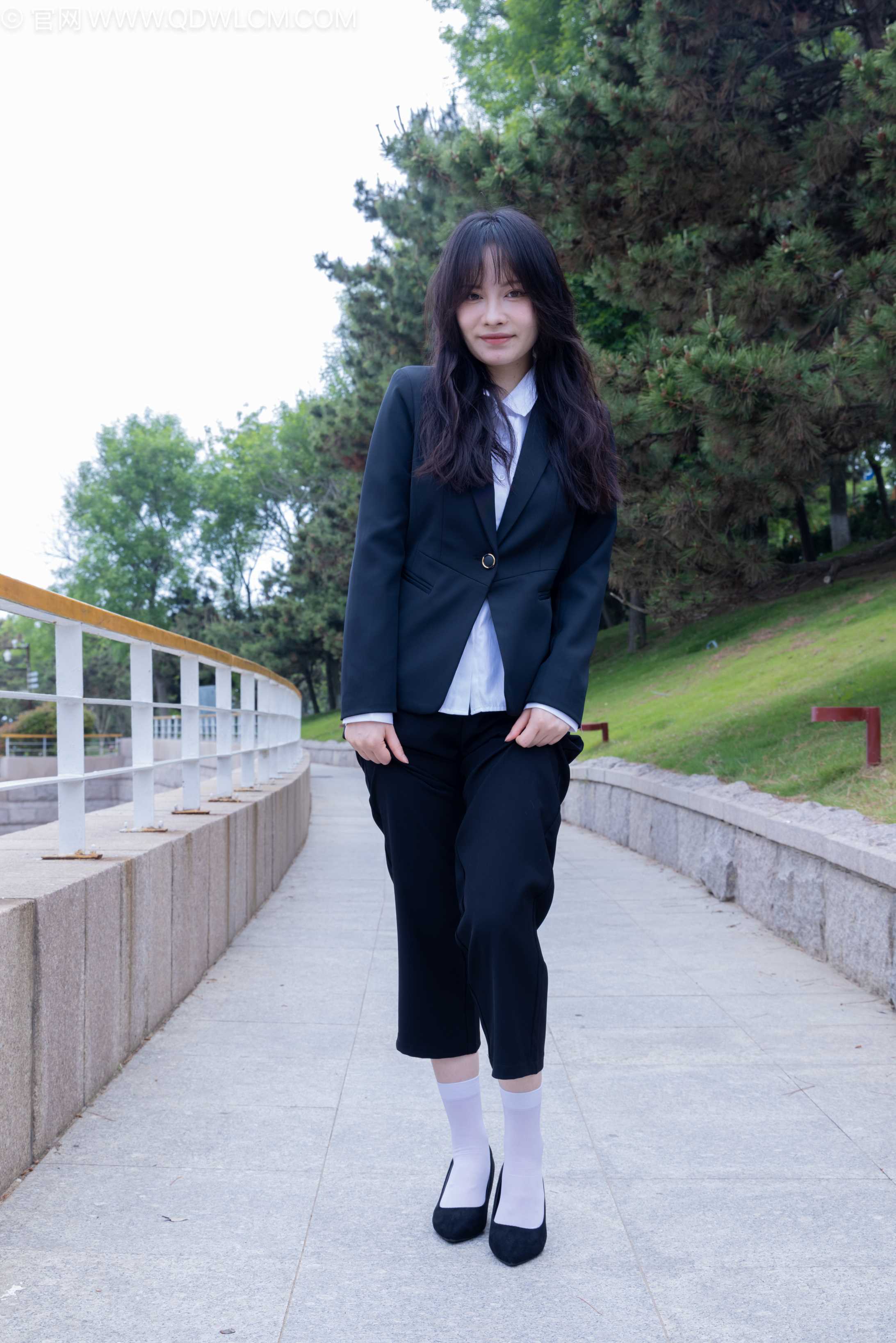 图片[3] - 物恋传媒 NO.2238 小酒-高跟鞋、短白丝、ol制服户外[230P-1V-6.94G] - 机器猫次元 - 机器猫次元