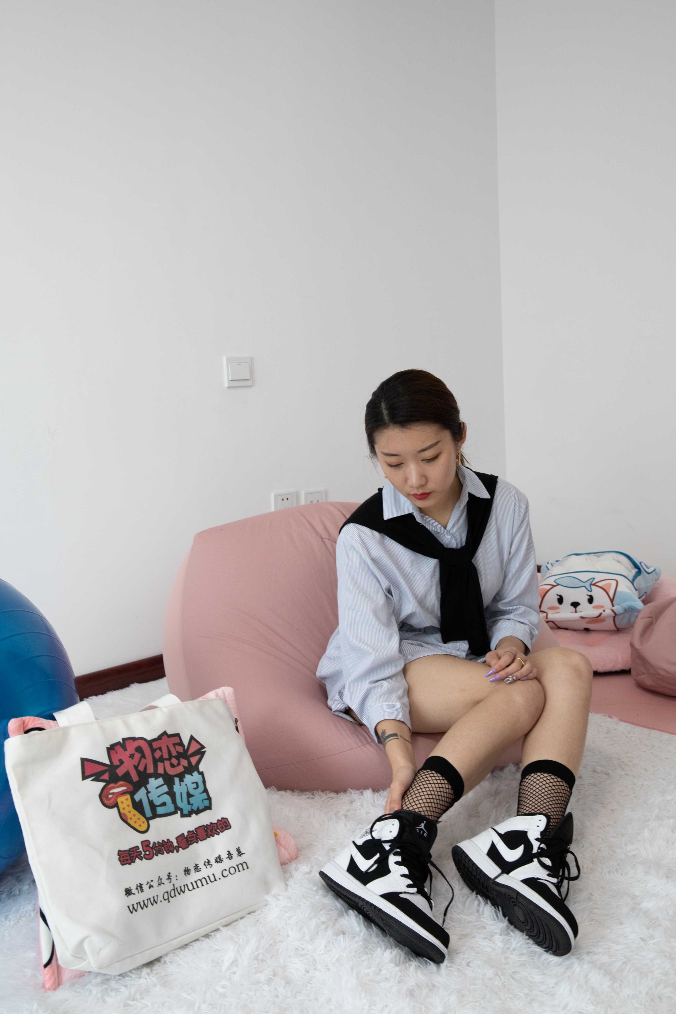 图片[2] - 物恋传媒 No.424 言言-倾城之恋 [135P+1V3.98G] - 机器猫次元 - 机器猫次元