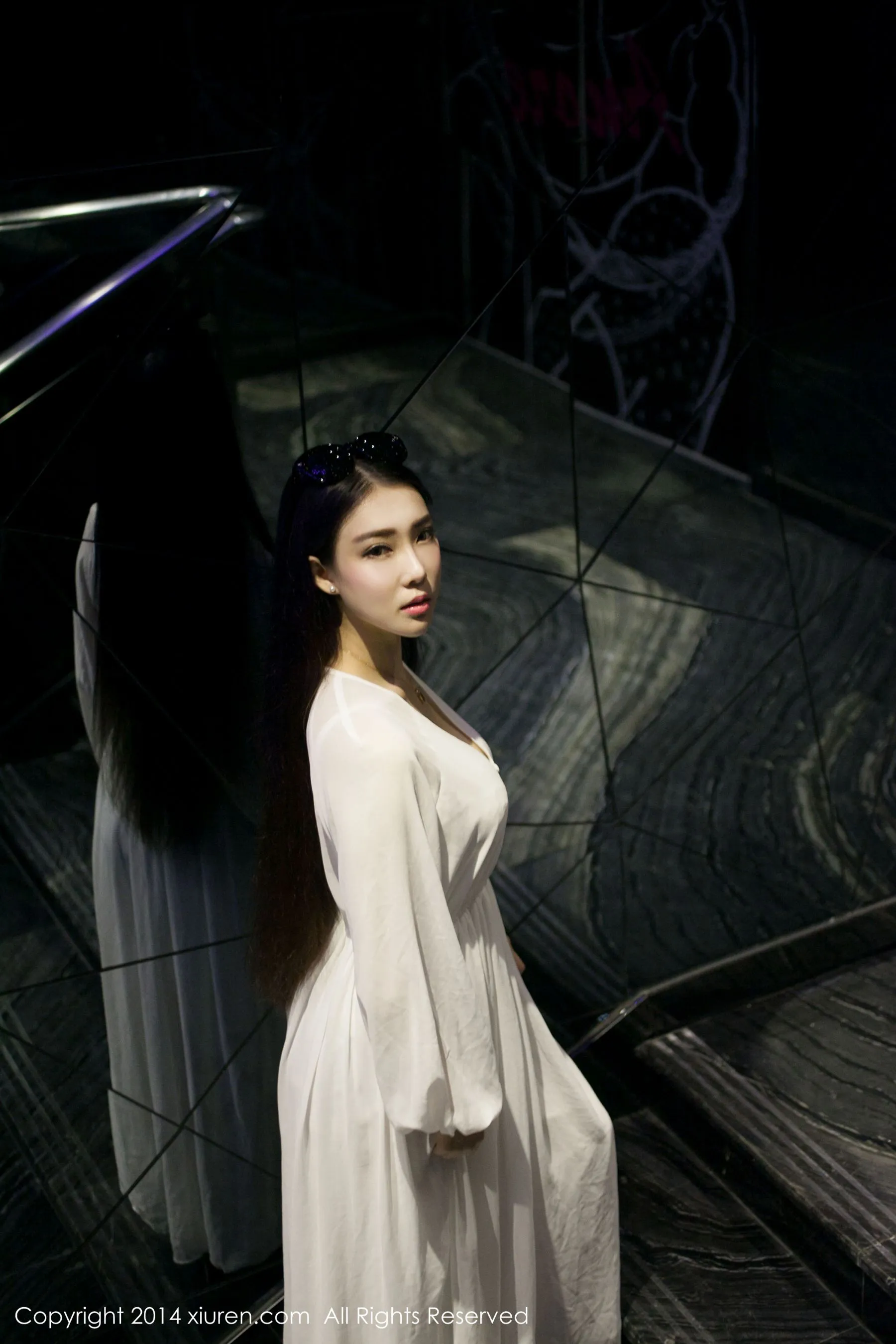图片[2] - 夢娜Vanessa《款款而来的特级女神》 秀人网 No.131 - 机器猫次元 - 机器猫次元