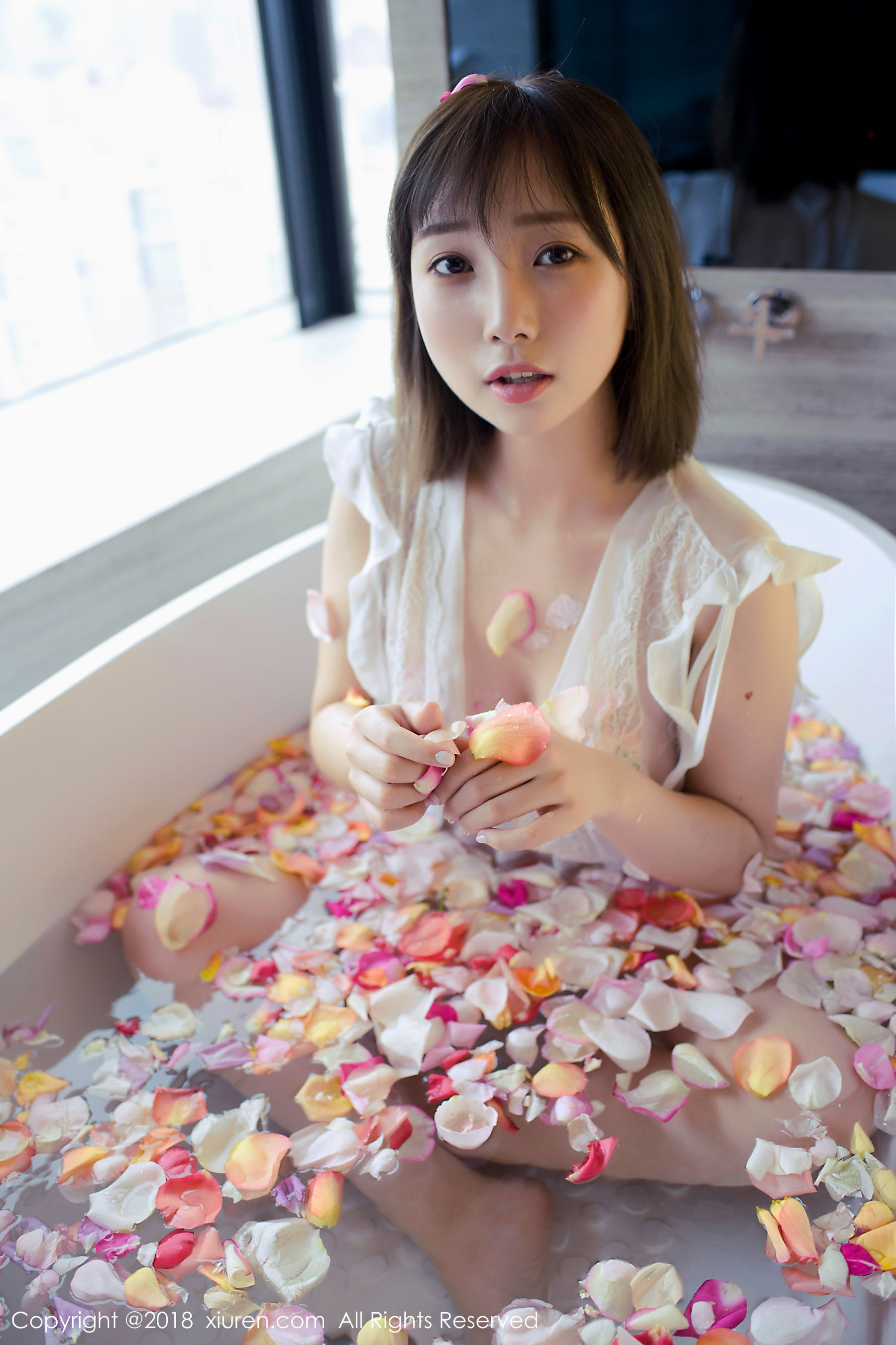 图片[1] - 枝恩《短发百变大美女》 秀人网XIUREN No.981 - 机器猫次元 - 机器猫次元