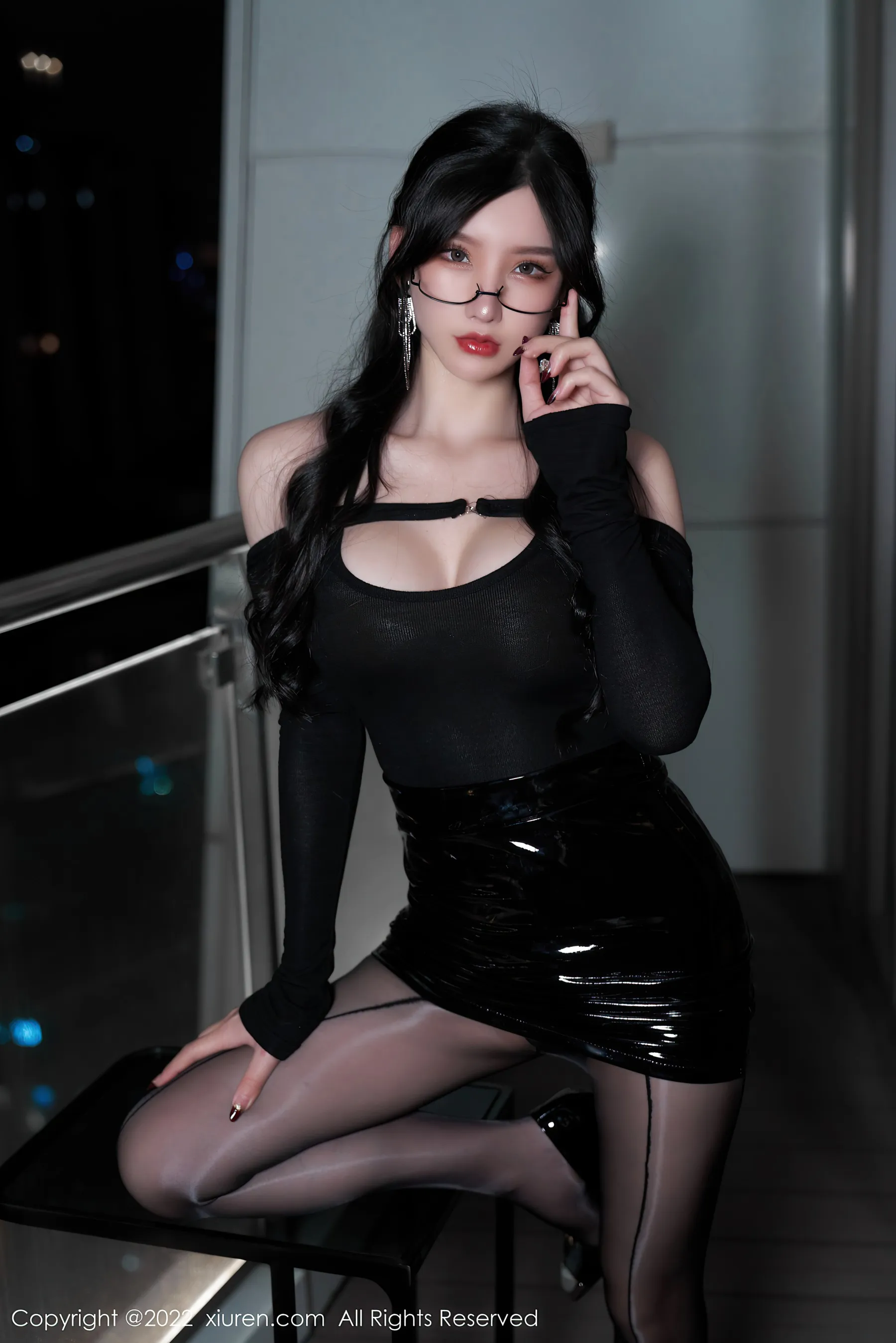 图片[1] - 秀人网 No.4843 周于希Sally 黑丝美臀酥胸半露写真 - 机器猫次元 - 机器猫次元