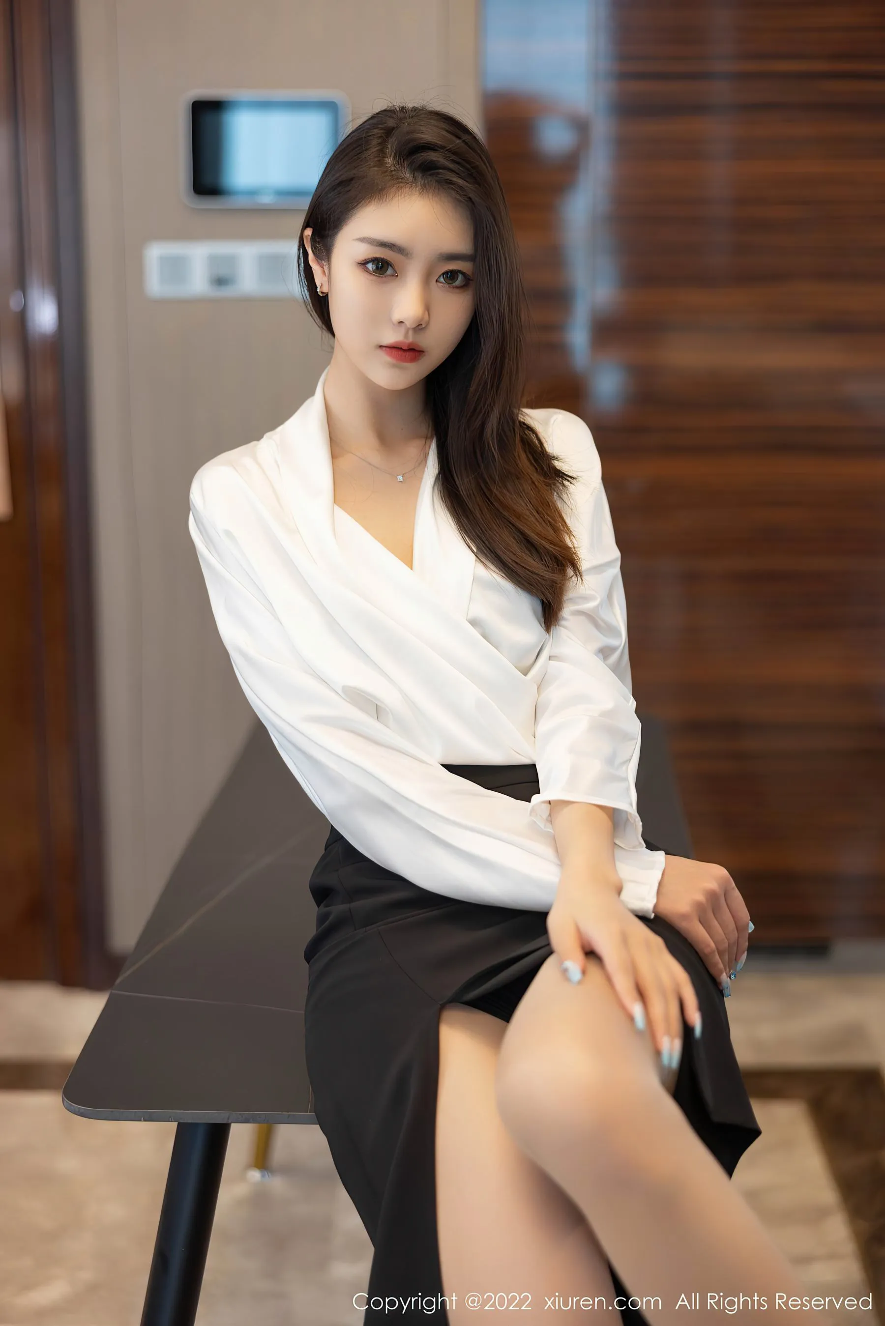 图片[8] - 秀人网 No.4869 可樂Vicky 长发美女丝袜美腿写真 - 机器猫次元 - 机器猫次元