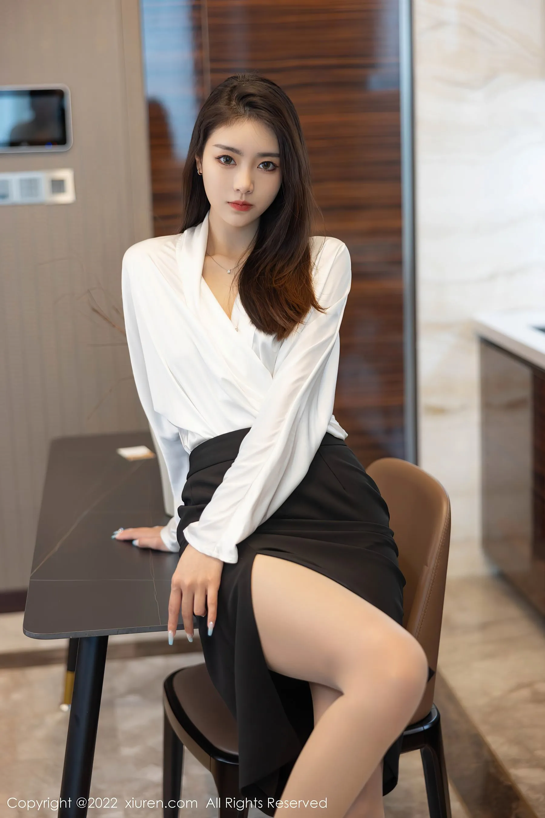 图片[5] - 秀人网 No.4869 可樂Vicky 长发美女丝袜美腿写真 - 机器猫次元 - 机器猫次元