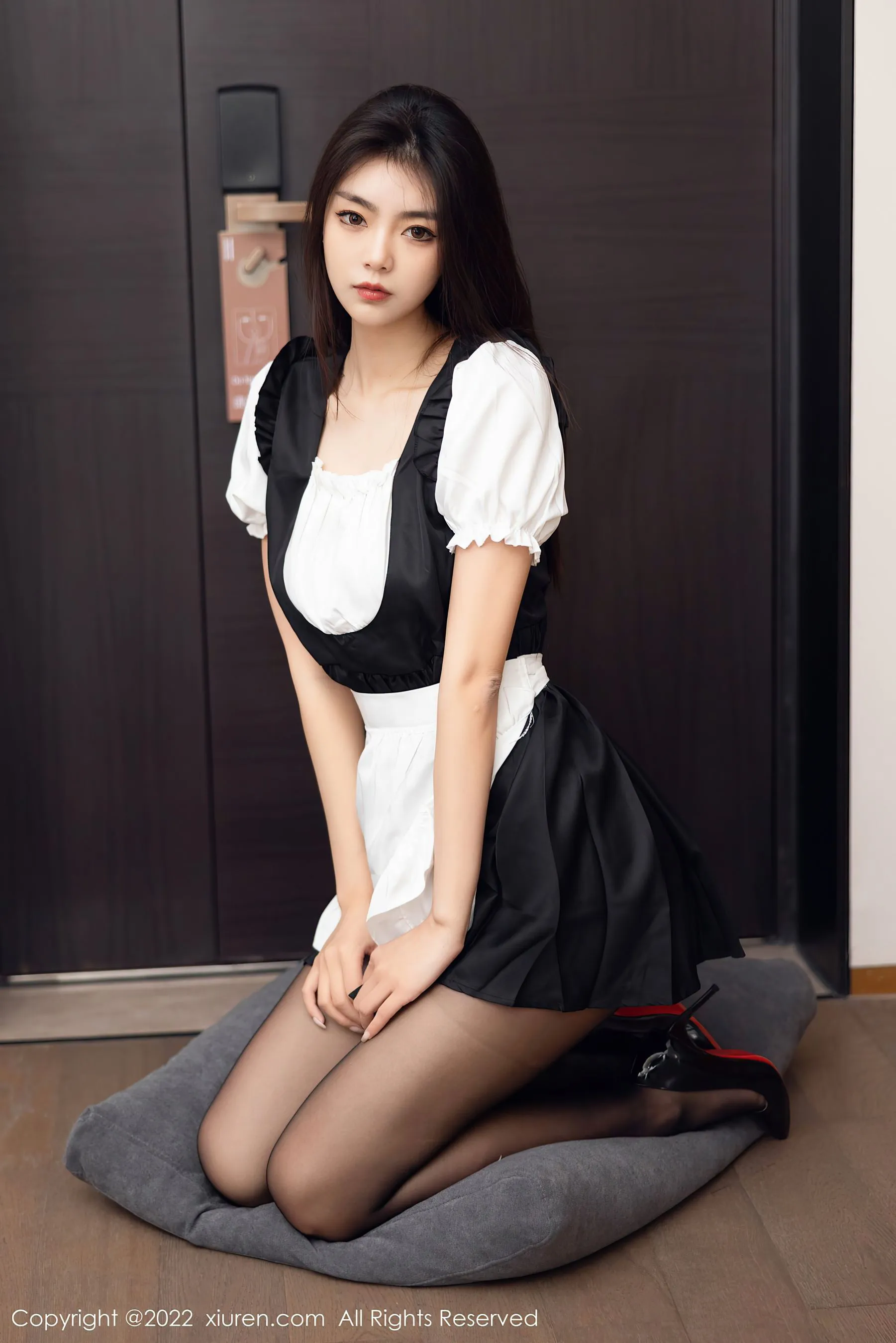 图片[1] - 秀人网 No.5706 可樂Vicky 黑丝美腿 - 机器猫次元 - 机器猫次元