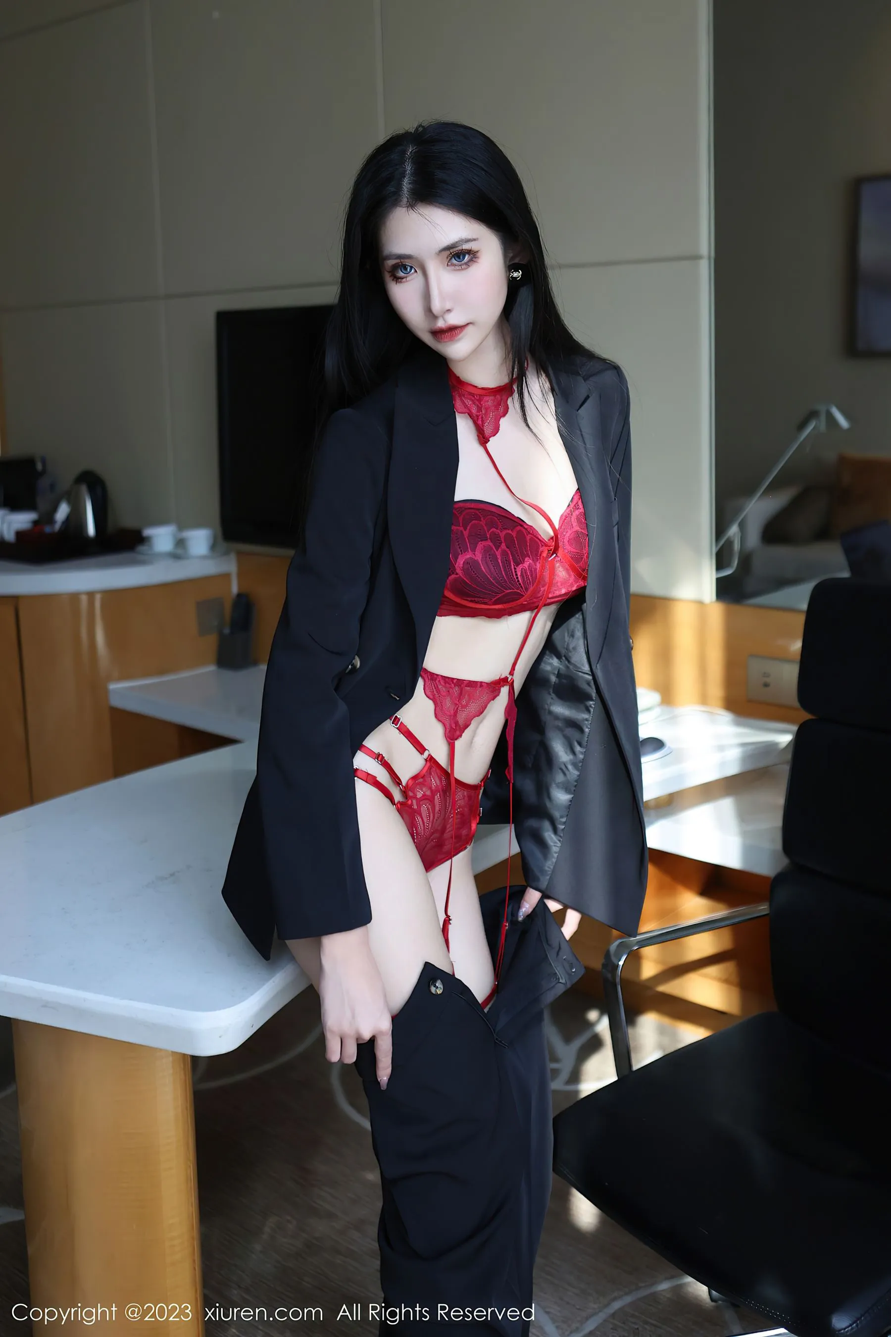 图片[1] - 秀人网 No.6402 依娜Yina 美腿新人 - 机器猫次元 - 机器猫次元