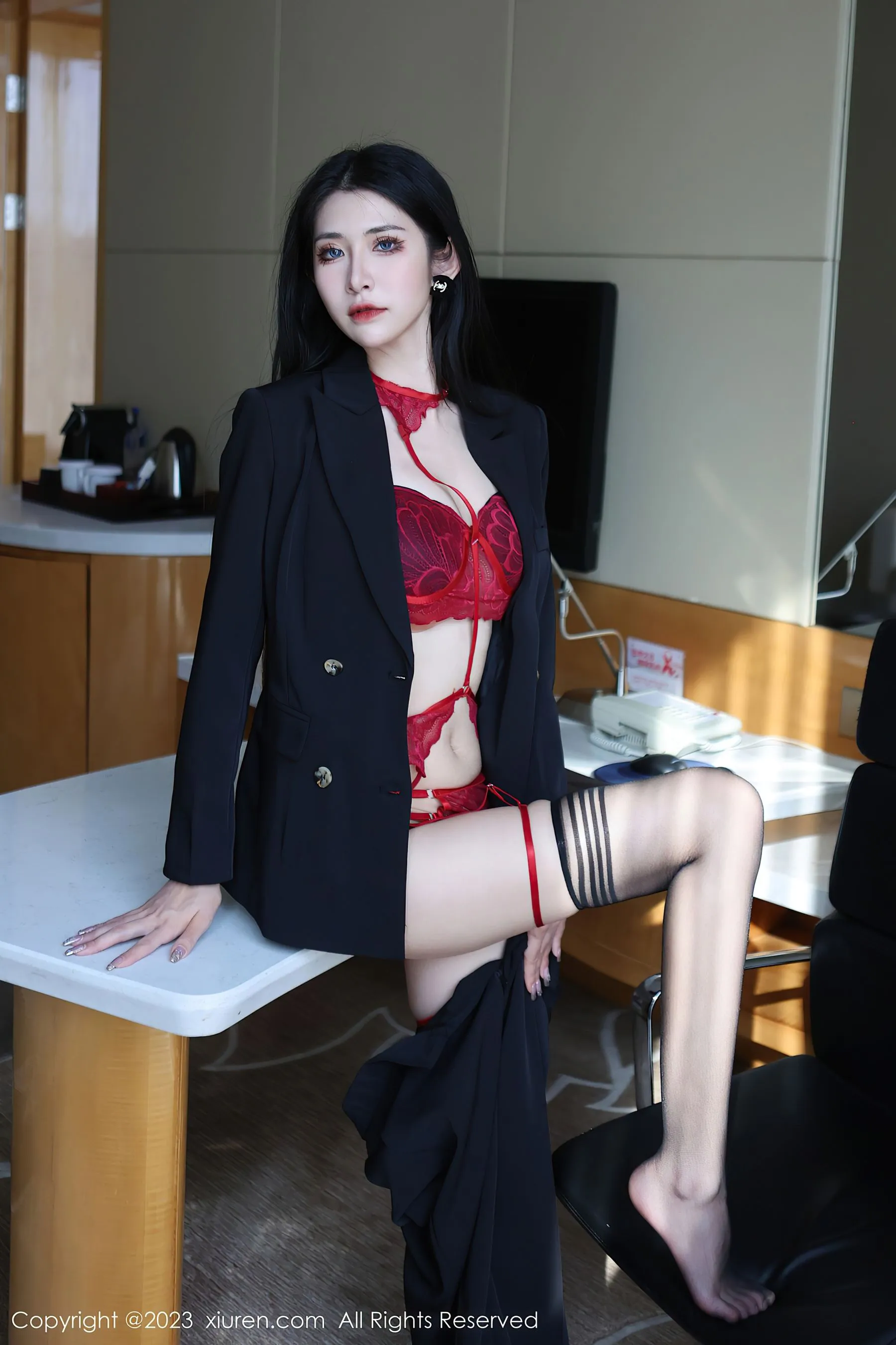 图片[4] - 秀人网 No.6402 依娜Yina 美腿新人 - 机器猫次元 - 机器猫次元