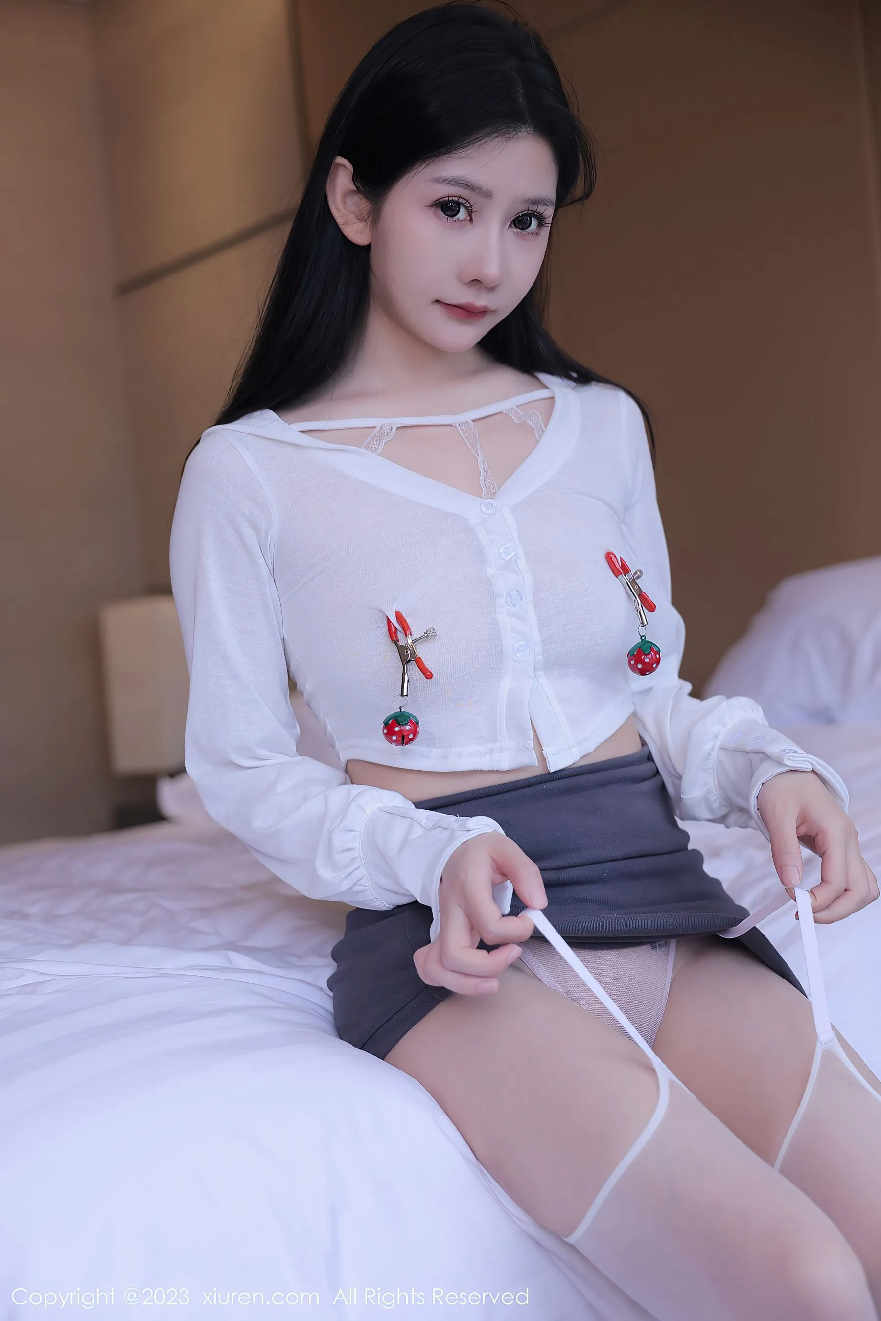 图片[1] - 秀人网 No.6751 尹甜甜 丝袜美腿 - 机器猫次元 - 机器猫次元