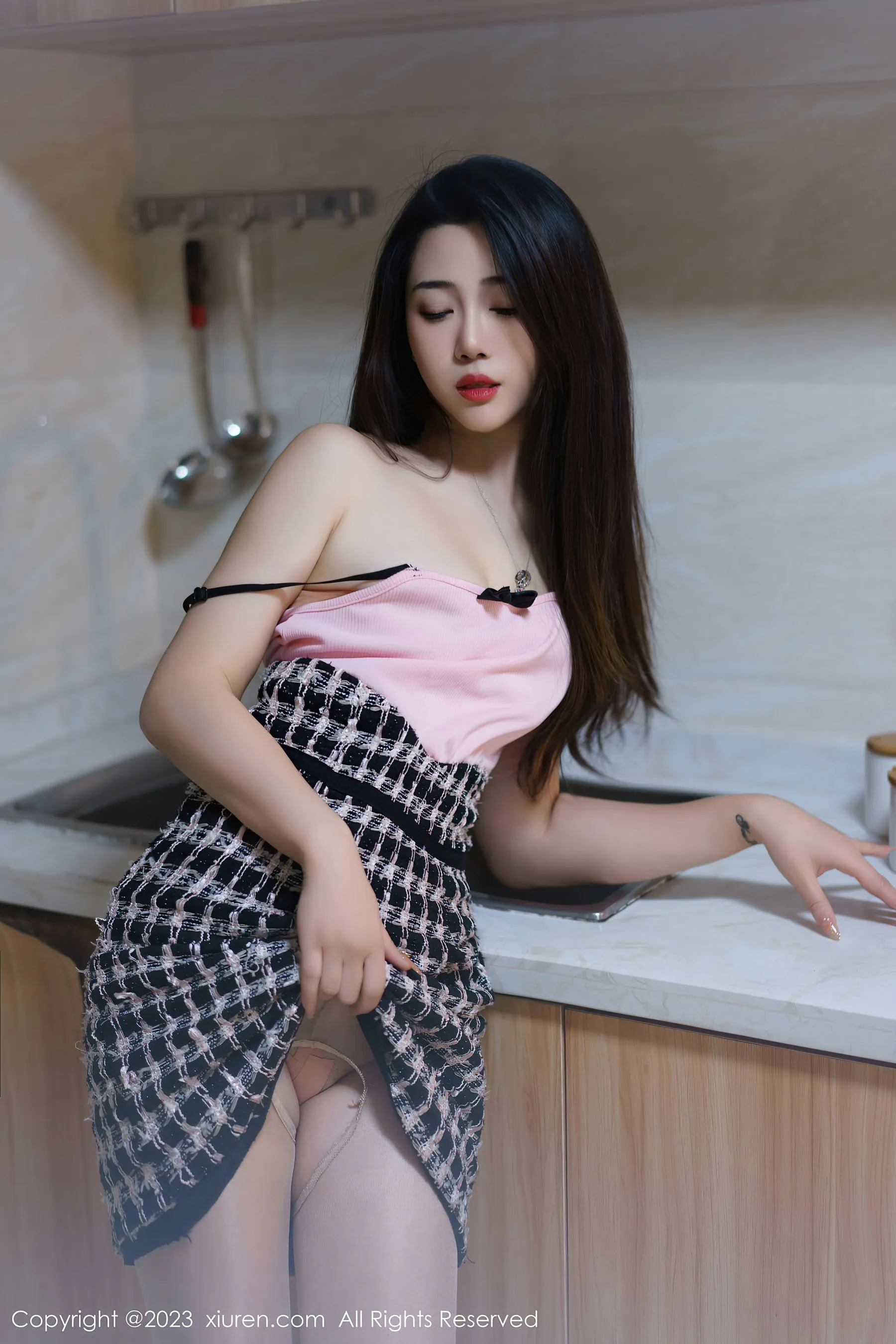 图片[4] - 秀人网 No.6799 严利娅Yuliya 丰腴美臀 - 机器猫次元 - 机器猫次元