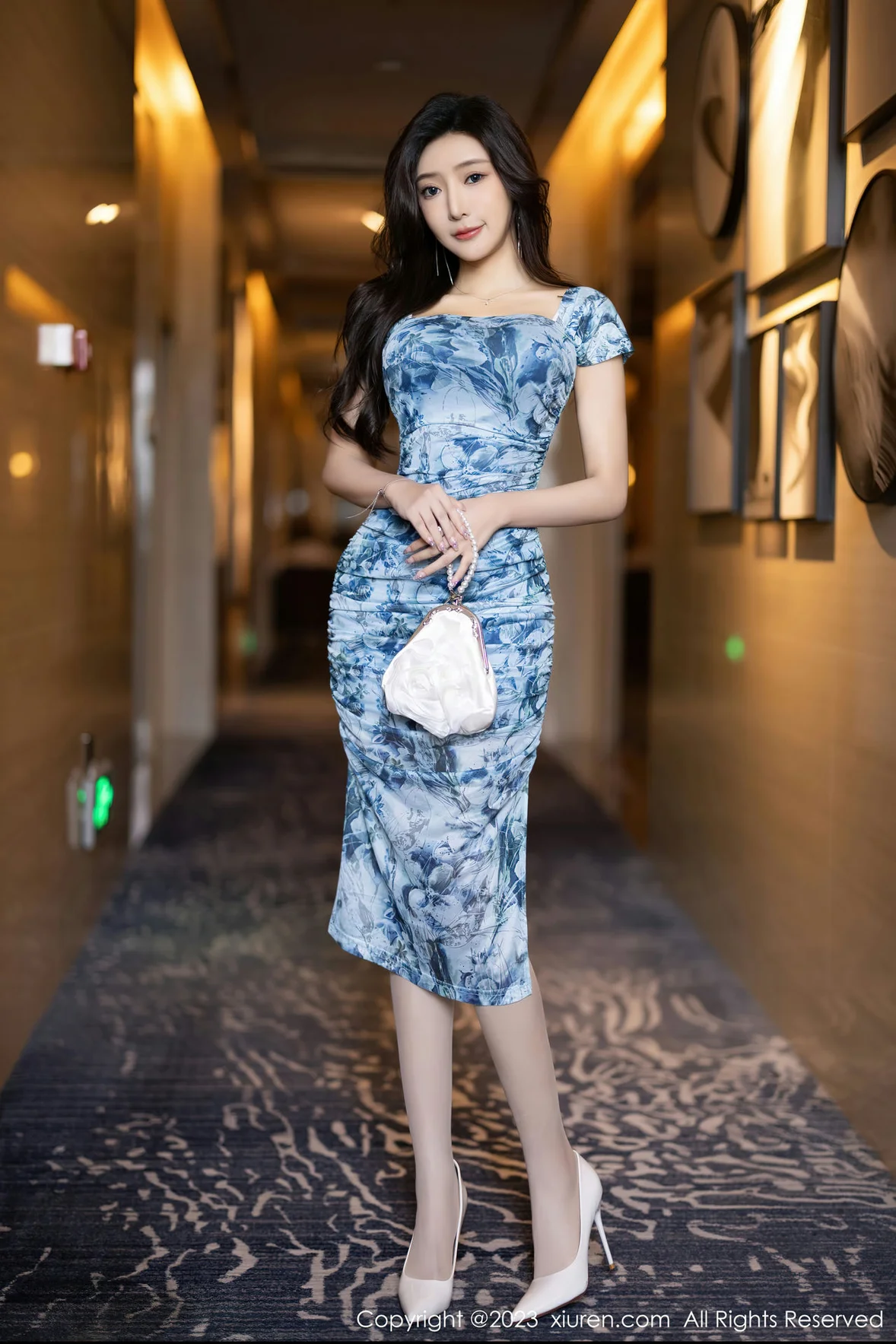 图片[2] - XiuRen 秀人 No.6812 王馨瑶yanni 花色连衣裙性感写真 [86P] - 机器猫次元 - 机器猫次元