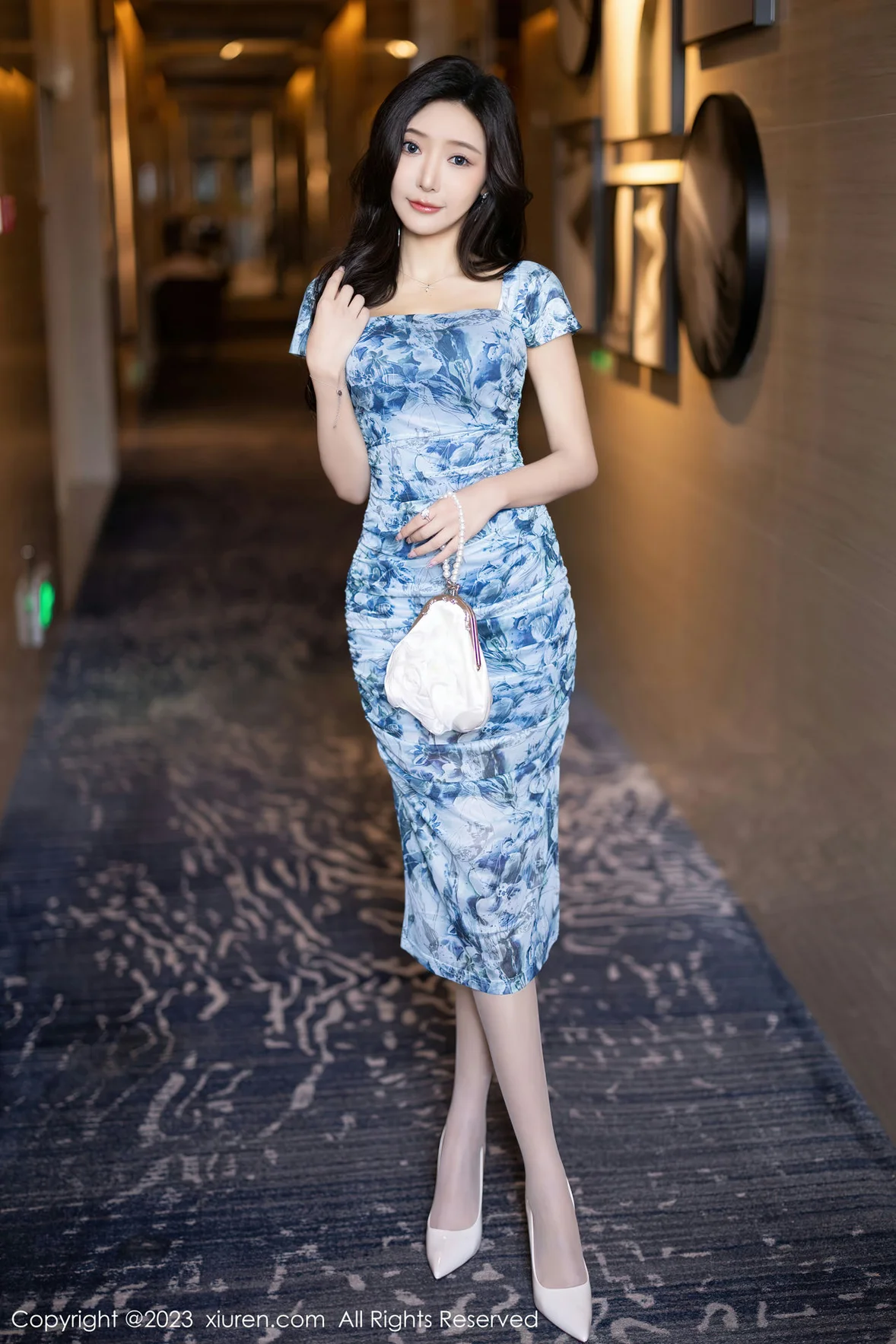图片[4] - XiuRen 秀人 No.6812 王馨瑶yanni 花色连衣裙性感写真 [86P] - 机器猫次元 - 机器猫次元