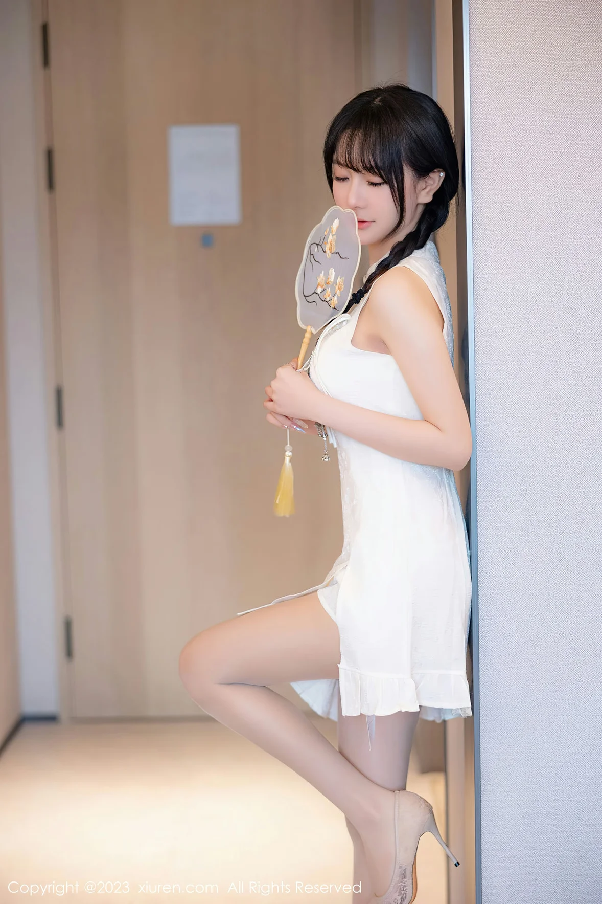 图片[1] - XiuRen 秀人 No.6813 幼幼 白色旗袍性感写真 [81P] - 机器猫次元 - 机器猫次元