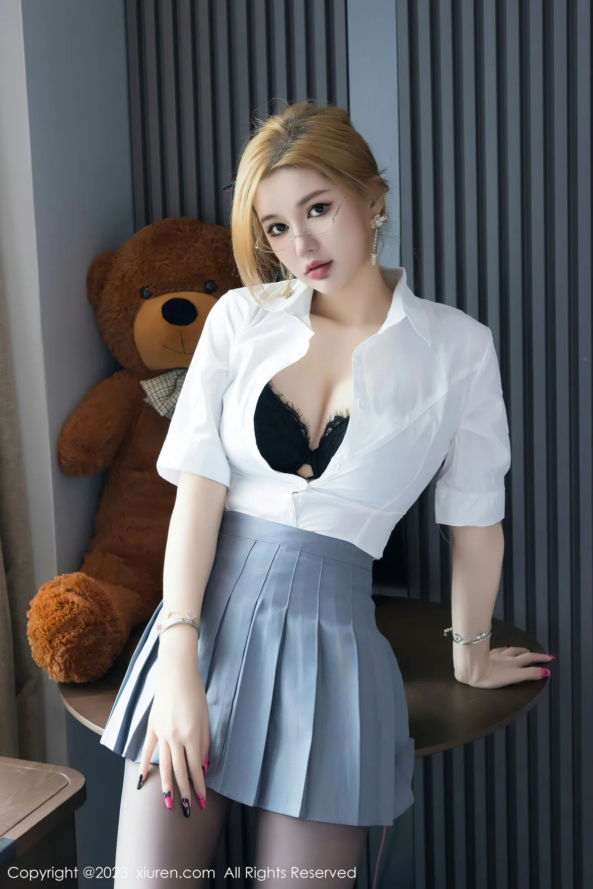 图片[1] - XiuRen 秀人 No.6836 杨可可coco 魅惑黑丝性感写真 [92P] - 机器猫次元 - 机器猫次元