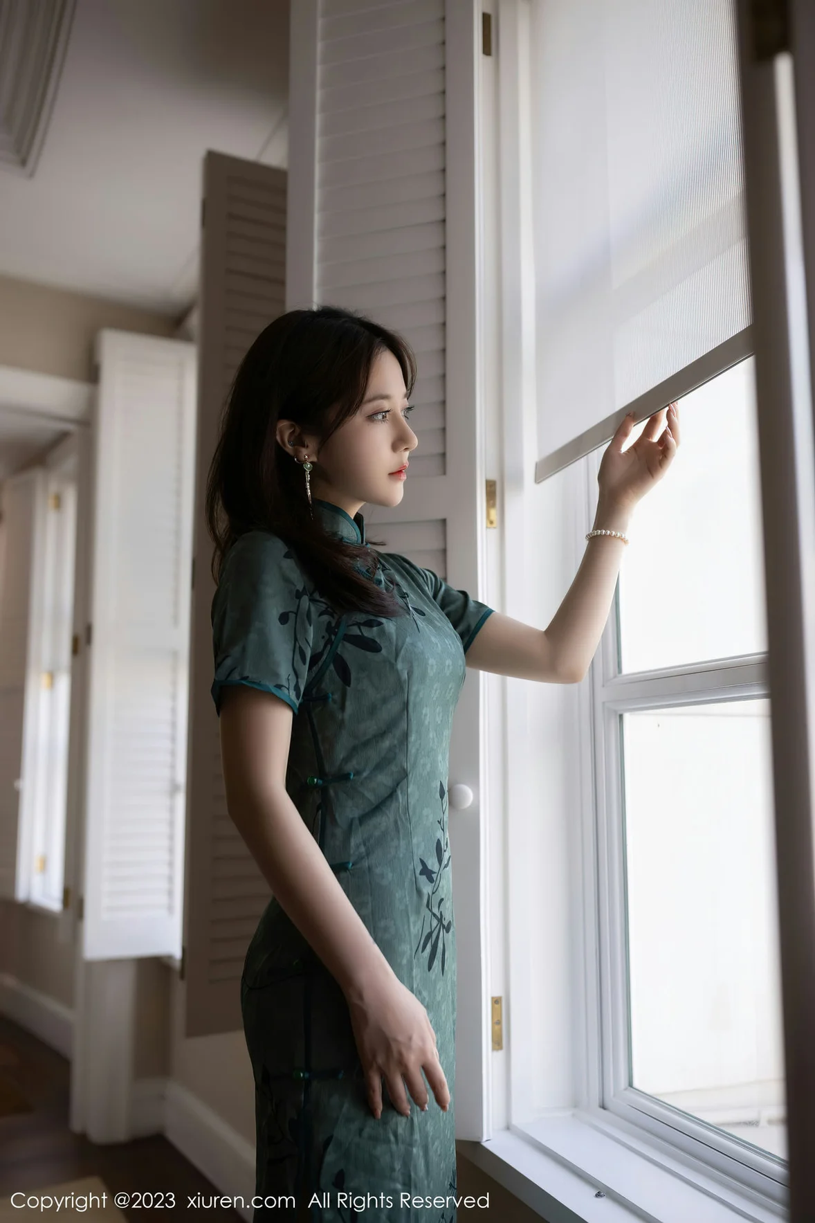 图片[1] - XiuRen 秀人 No.6893 鱼子酱Fish 旗袍写真巴厘岛旅拍 [82P] - 机器猫次元 - 机器猫次元