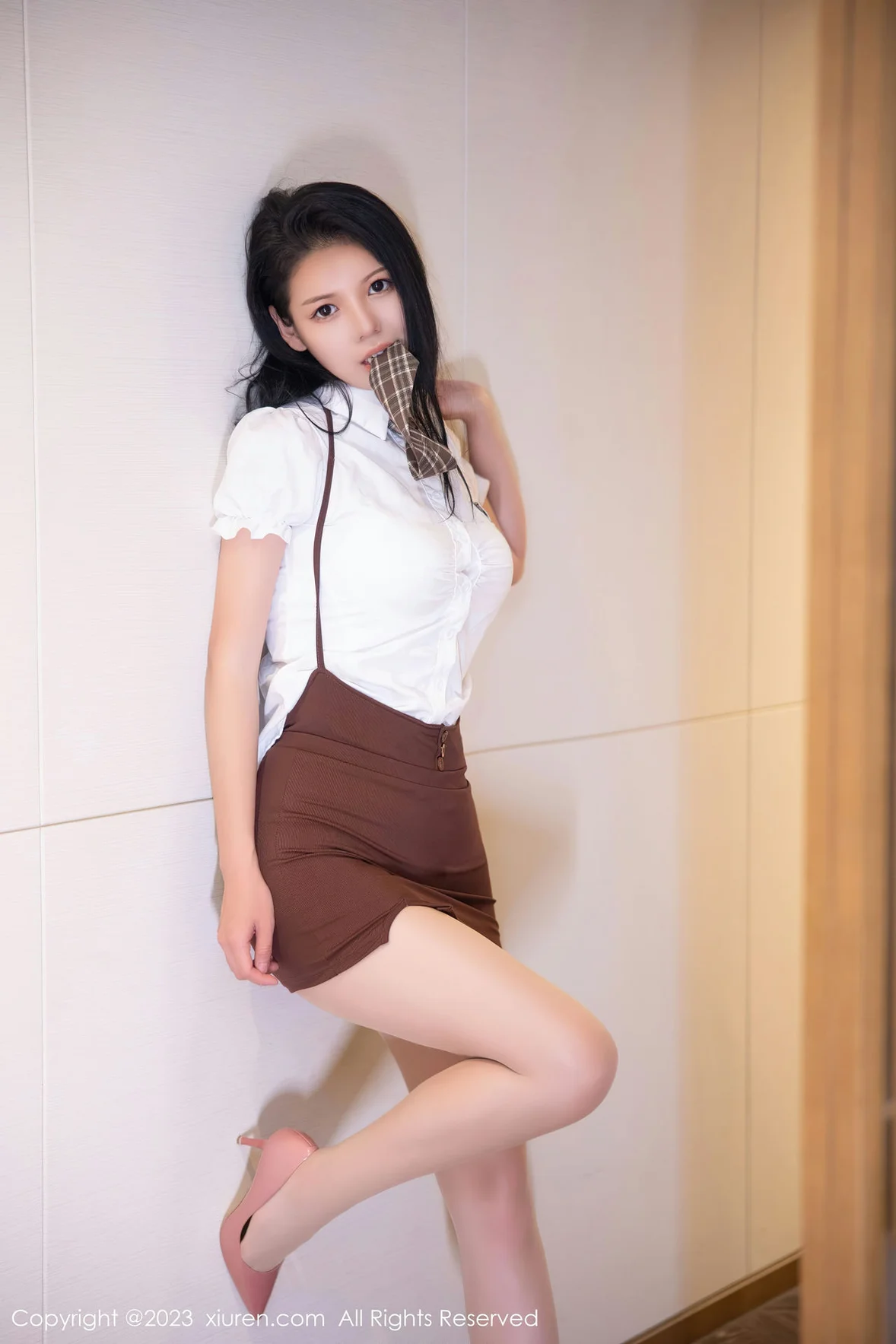 图片[4] - XiuRen 秀人 No.6917 大美妞儿 咖啡色短裙性感写真 [86P] - 机器猫次元 - 机器猫次元