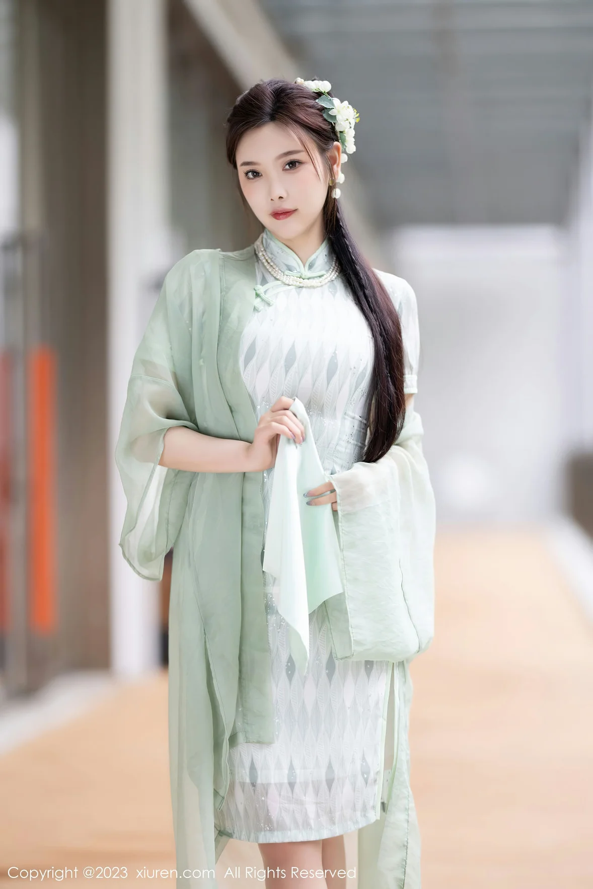 图片[1] - XiuRen 秀人 No.6983 杨晨晨Yome 淡绿色旗袍性感写真 [85P] - 机器猫次元 - 机器猫次元