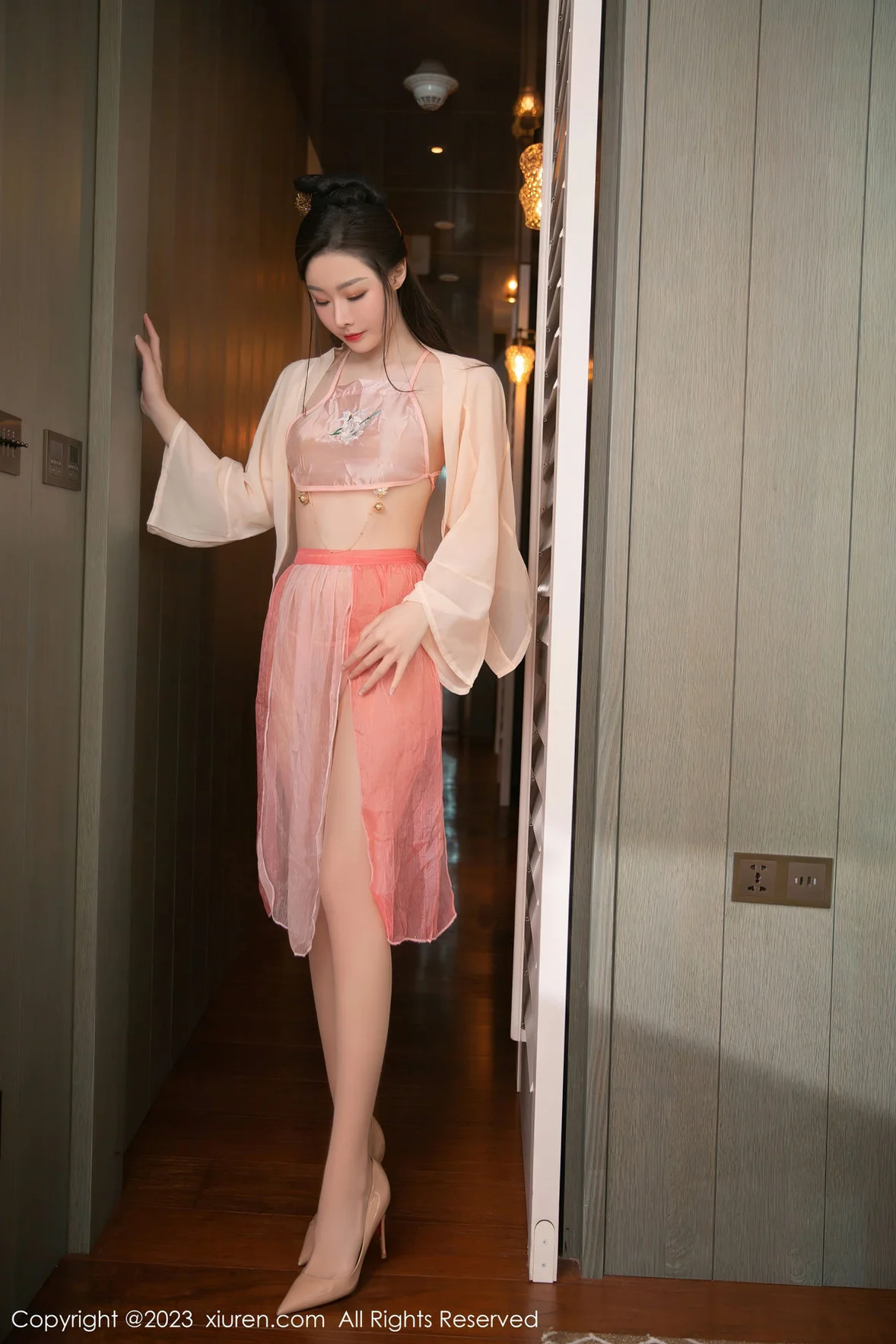 图片[1] - XiuRen 秀人 No.7075 是小逗逗 粉色古装性感写真 [80P] - 机器猫次元 - 机器猫次元