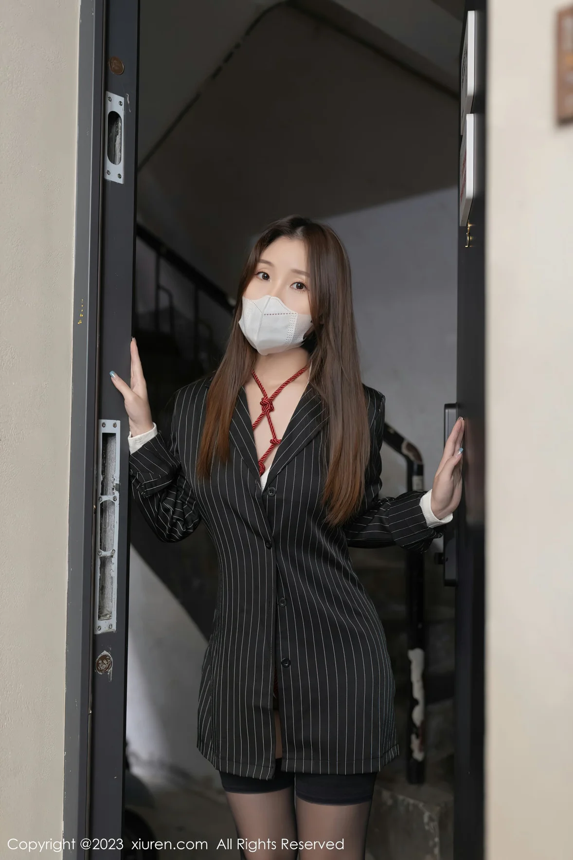 图片[1] - XiuRen 秀人 No.7141 杏子Yada 高开叉服饰性感写真 [76P] - 机器猫次元 - 机器猫次元