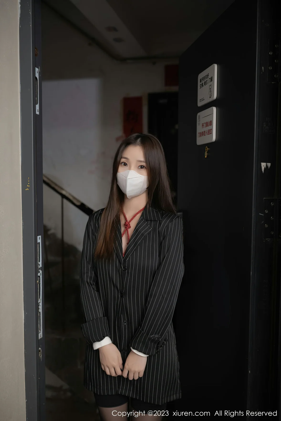 图片[2] - XiuRen 秀人 No.7141 杏子Yada 高开叉服饰性感写真 [76P] - 机器猫次元 - 机器猫次元