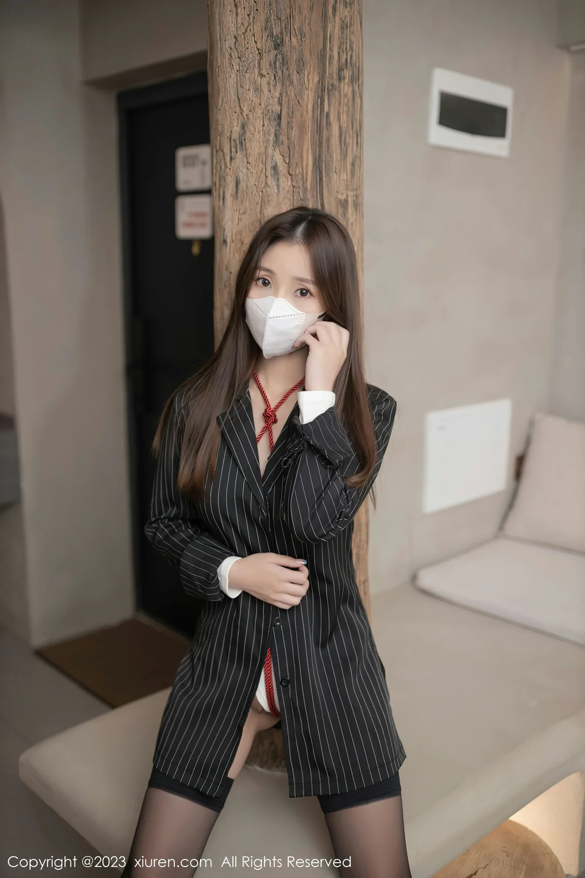 图片[4] - XiuRen 秀人 No.7141 杏子Yada 高开叉服饰性感写真 [76P] - 机器猫次元 - 机器猫次元