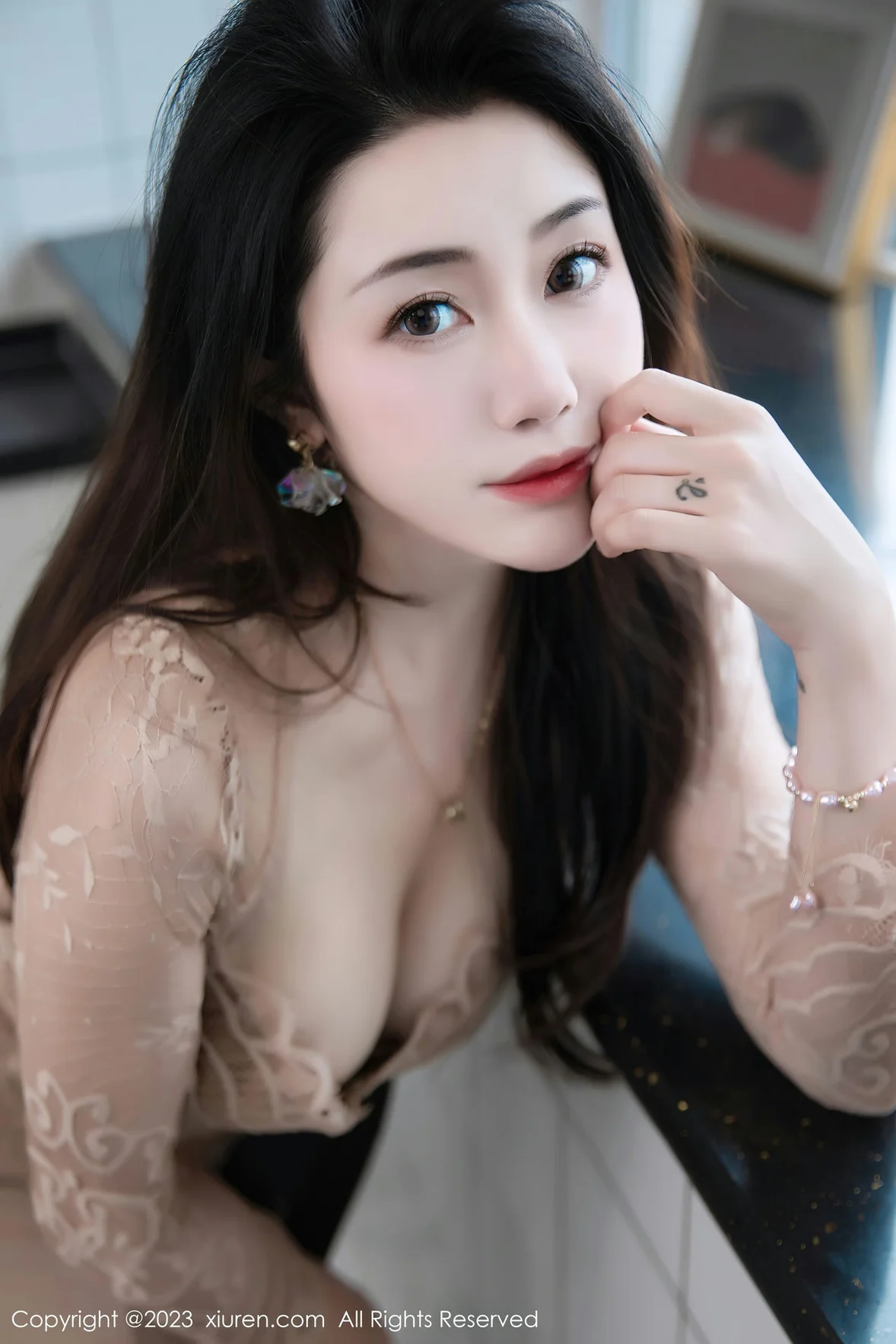 图片[2] - XiuRen 秀人 No.7216 严利娅Yuliya 杏色连衣长裙性感写真 [90P] - 机器猫次元 - 机器猫次元
