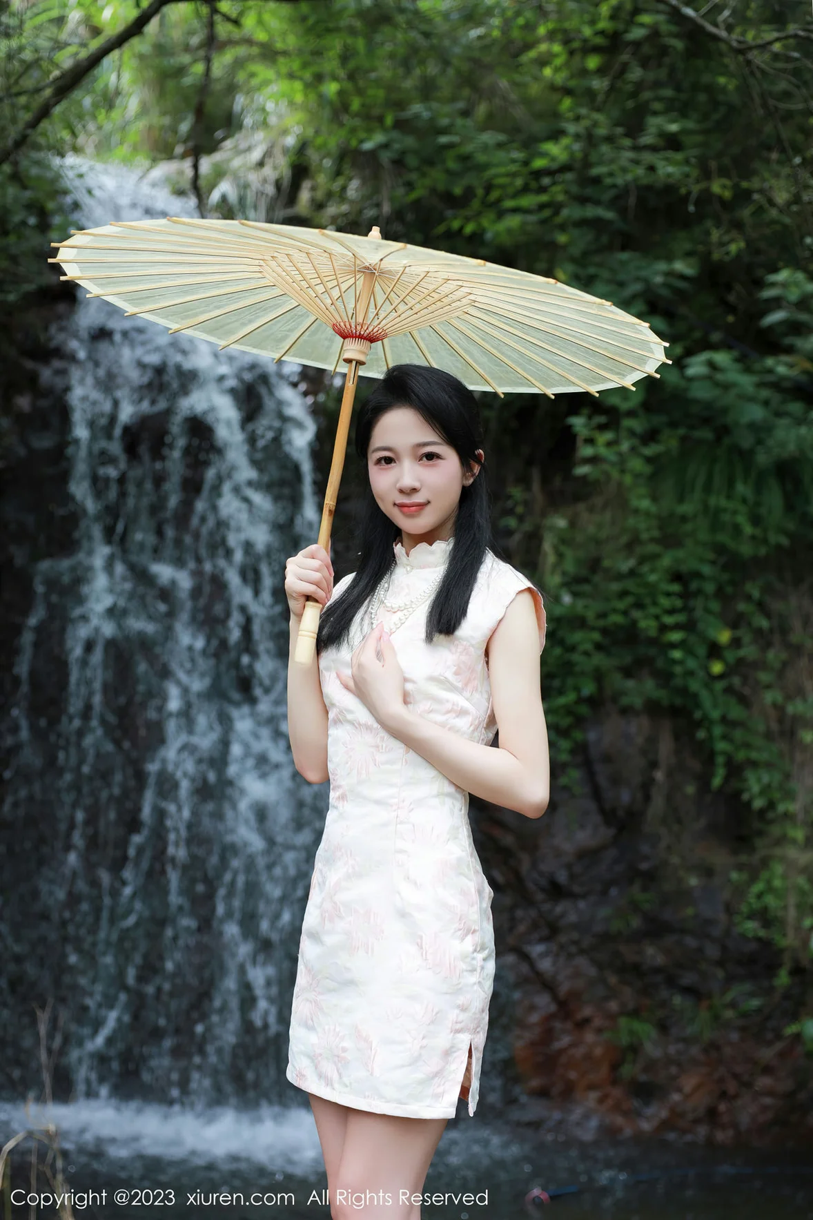 图片[4] - XiuRen 秀人 No.7234 糖豆sisi 户外溪边白色旗袍服饰 [61P] - 机器猫次元 - 机器猫次元