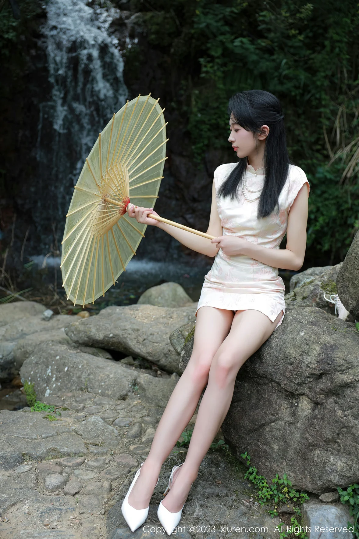 图片[7] - XiuRen 秀人 No.7234 糖豆sisi 户外溪边白色旗袍服饰 [61P] - 机器猫次元 - 机器猫次元