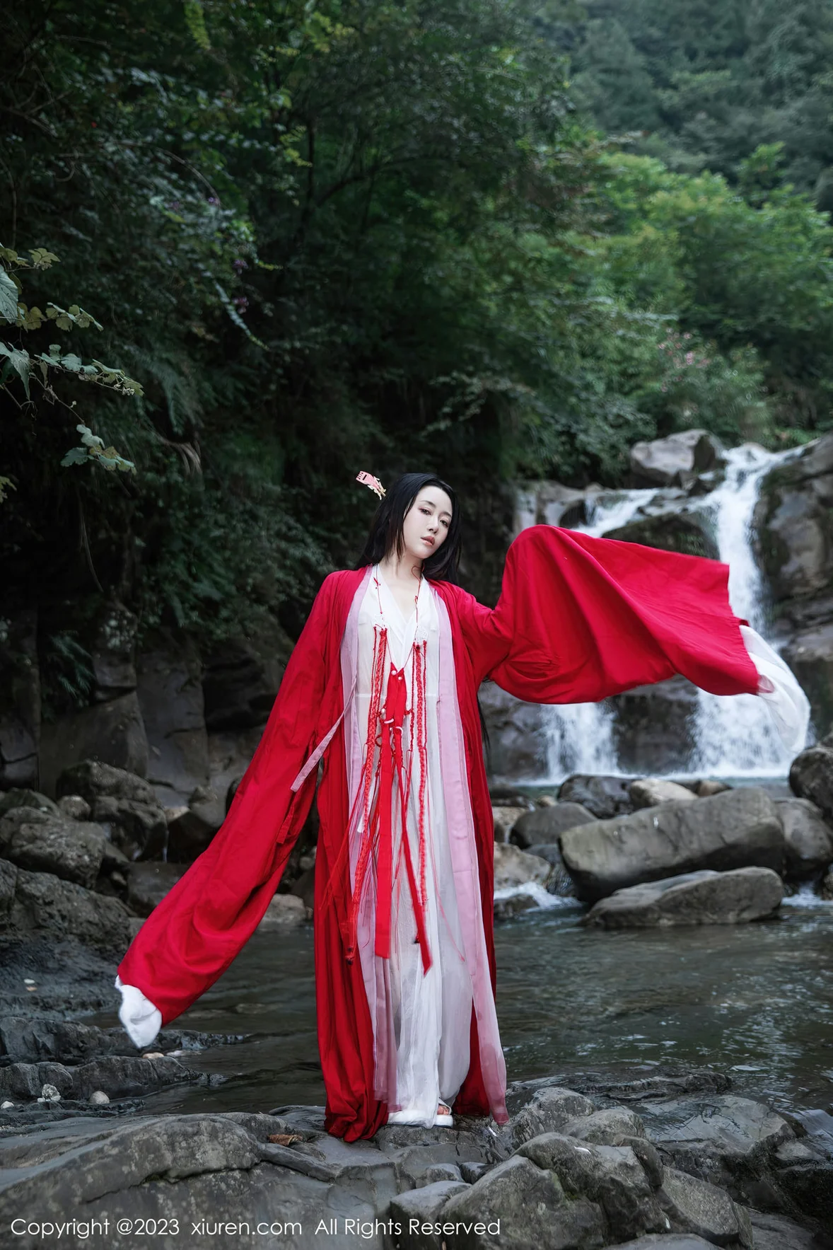 图片[7] - XiuRen 秀人 No.7295 严利娅Yuliya 户外诱惑红色古装性感写真 [90P] - 机器猫次元 - 机器猫次元