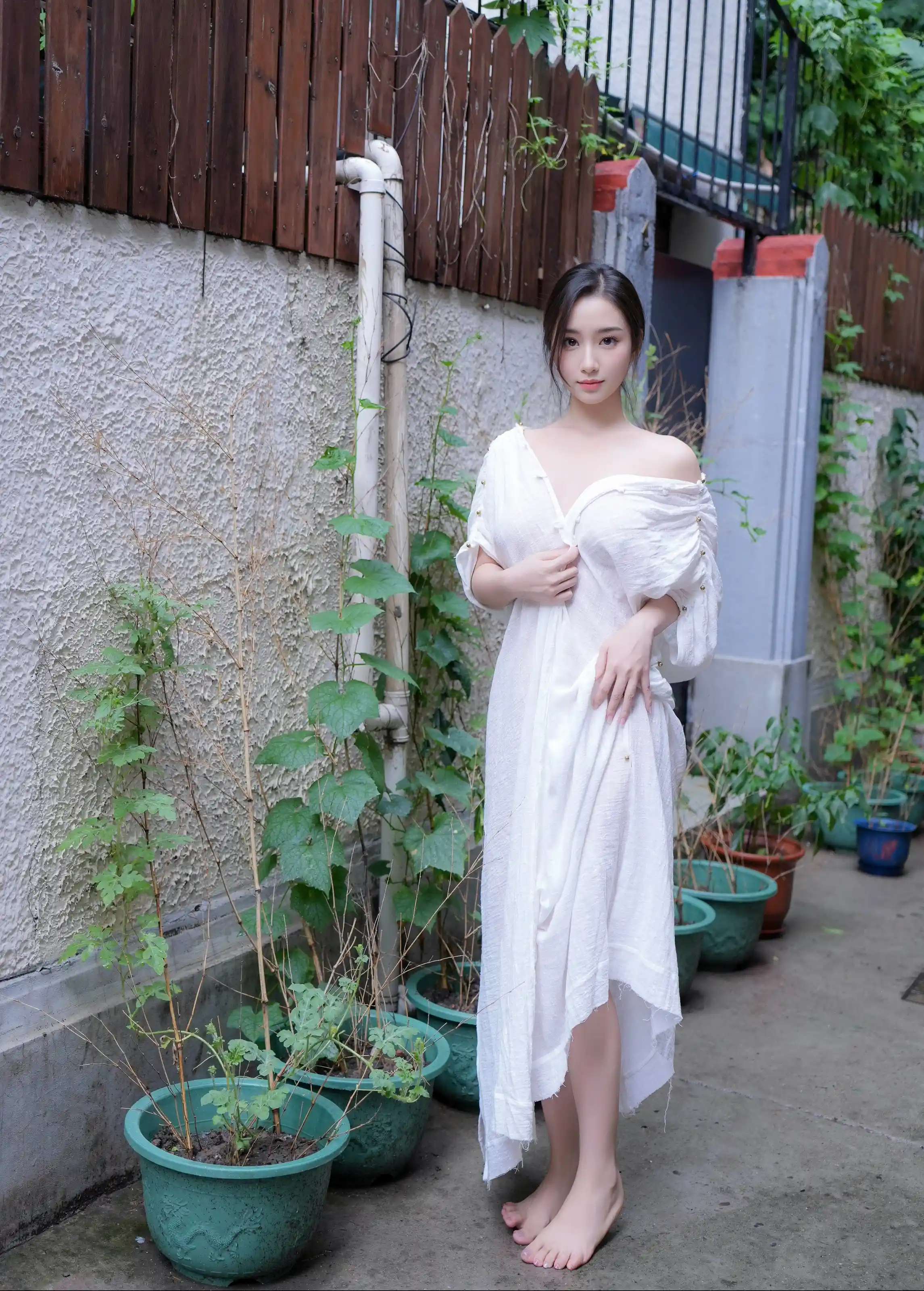 图片[2] - XiuRen 内购版 No.10603 楠芝 身着白色长裙的美女画家 [78P] - 机器猫次元 - 机器猫次元