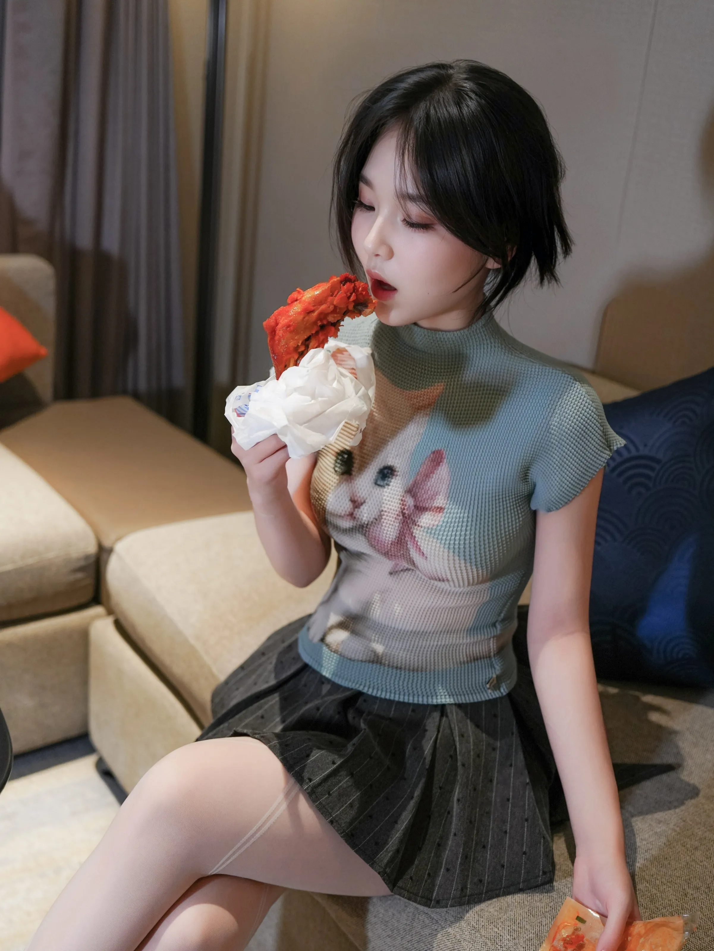 图片[1] - XiuRen 内购版 No.10830 汁汁 爱吃鸡腿的姑娘 [77P] - 机器猫次元 - 机器猫次元