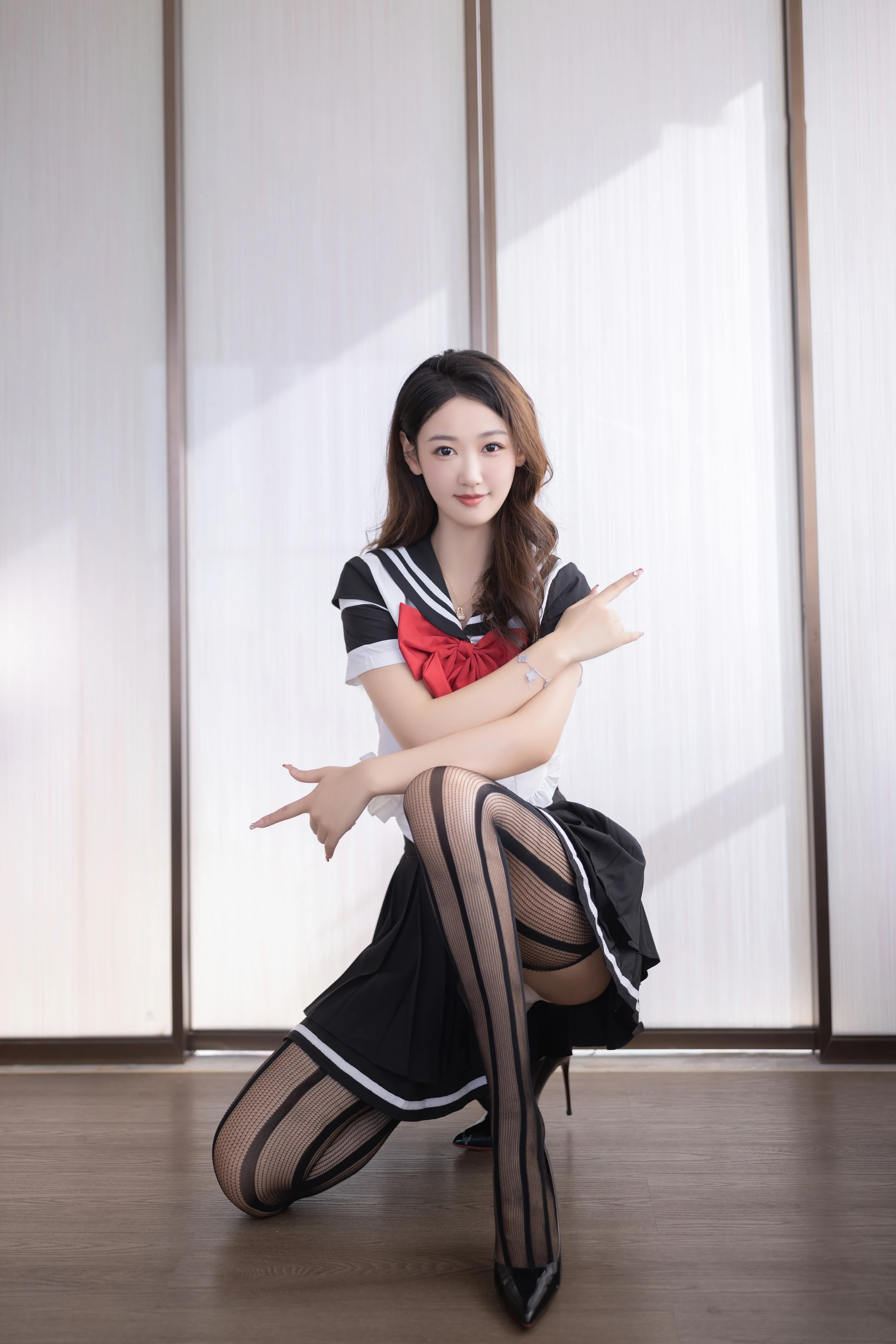 图片[1] - XiuRen 内购版 No.8287 唐安琪 性感黑色短裙写真 [89P] - 机器猫次元 - 机器猫次元