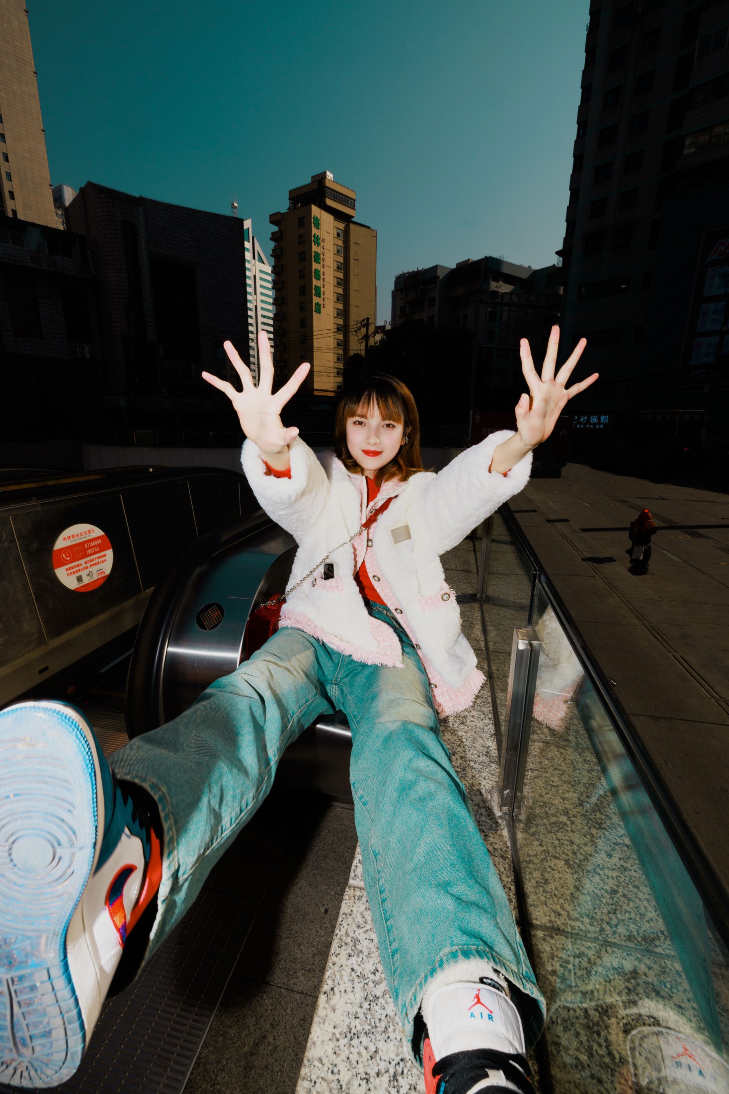 图片[5] - WAN• - 《晴天街拍》[26P] - 机器猫次元 - 机器猫次元