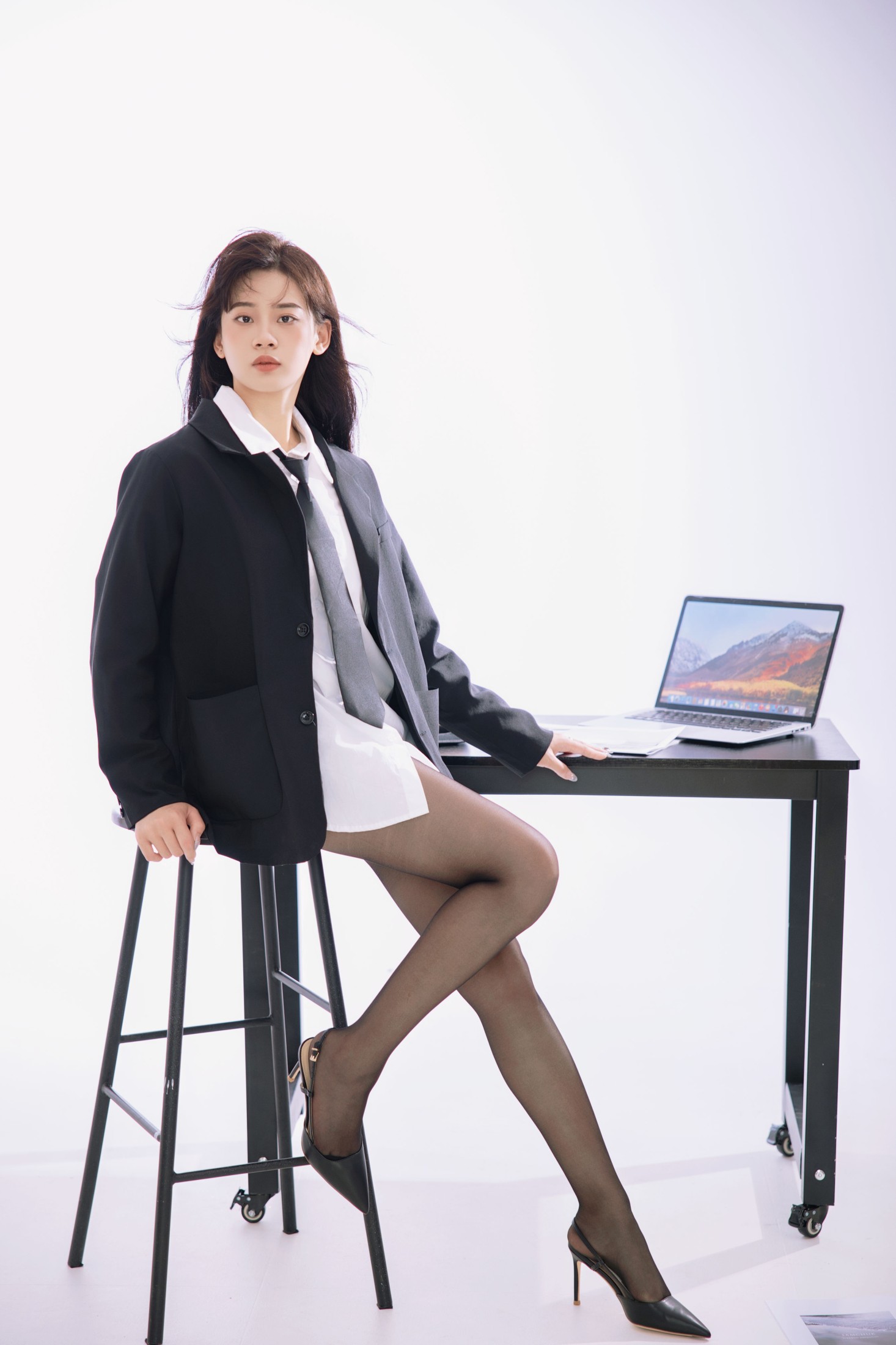 图片[4] - 素素 - 《俏丽秘书》[24P] - 机器猫次元 - 机器猫次元
