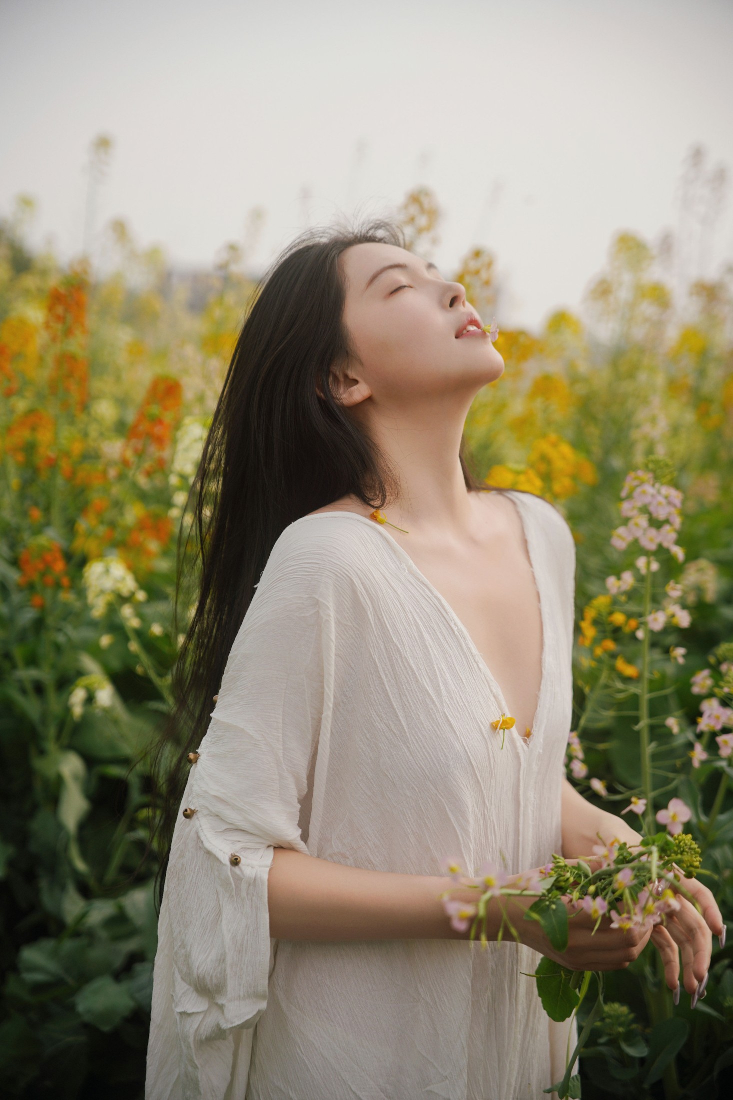 图片[6] - 依依 - 《花海秘语，少女的绿野绮梦》[27P] - 机器猫次元 - 机器猫次元