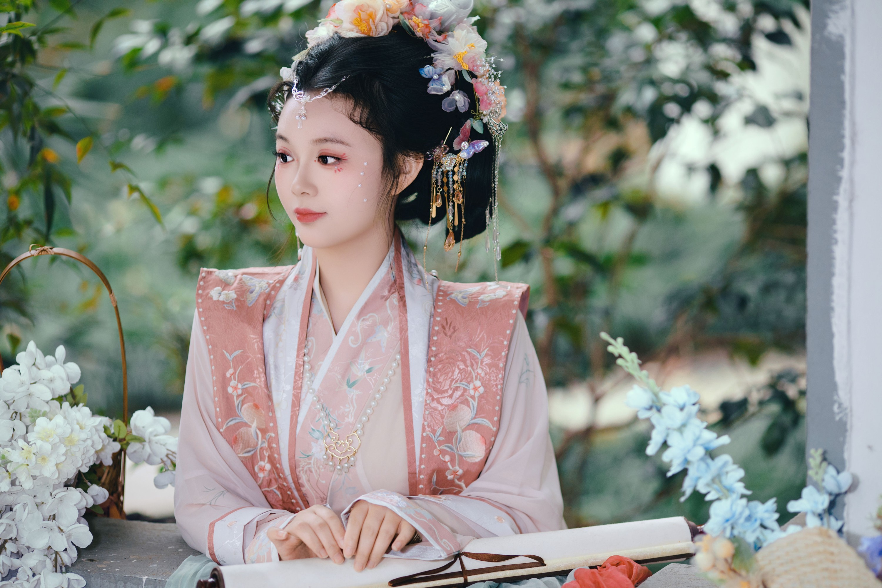 图片[7] - 焦糖马奇朵 - 《珠光点染三白妆，墨云深处见芳华》[15P] - 机器猫次元 - 机器猫次元