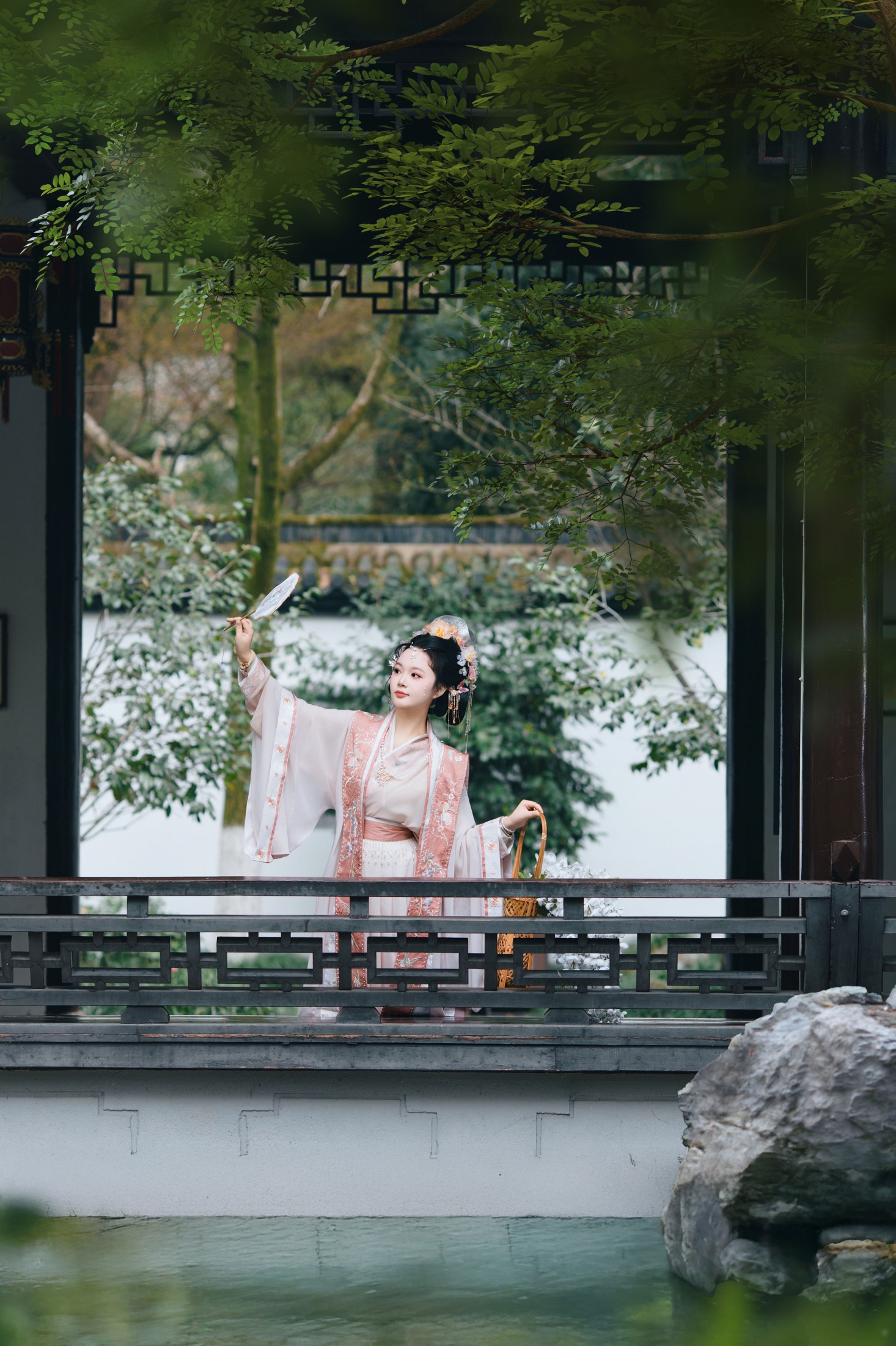 图片[4] - 焦糖马奇朵 - 《珠光点染三白妆，墨云深处见芳华》[15P] - 机器猫次元 - 机器猫次元
