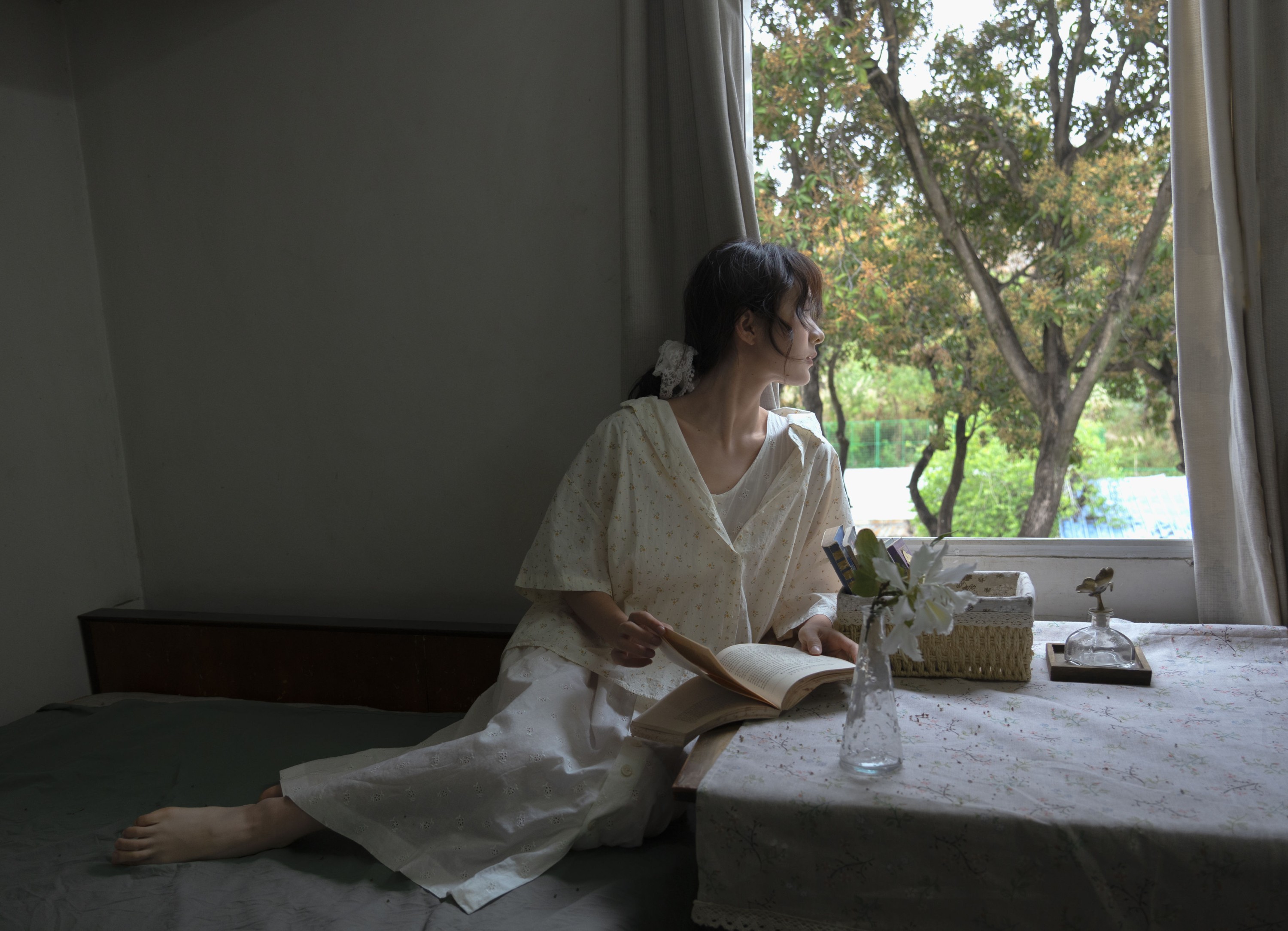 图片[1] - 小雨天气 - 《窗畔漫读》[17P] - 机器猫次元 - 机器猫次元