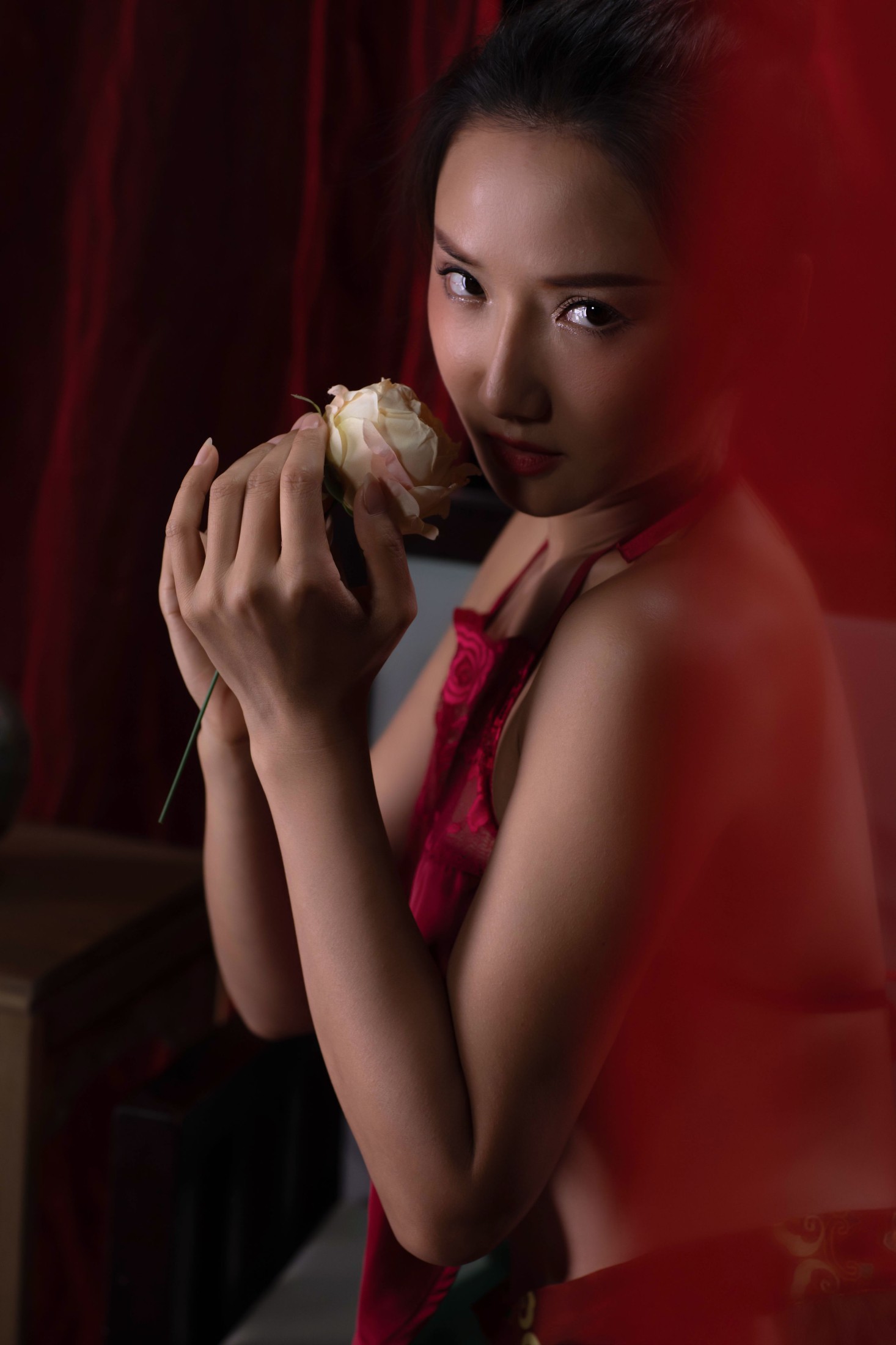 图片[1] - 微微 - 《红帐掩映的女子》[18P] - 机器猫次元 - 机器猫次元