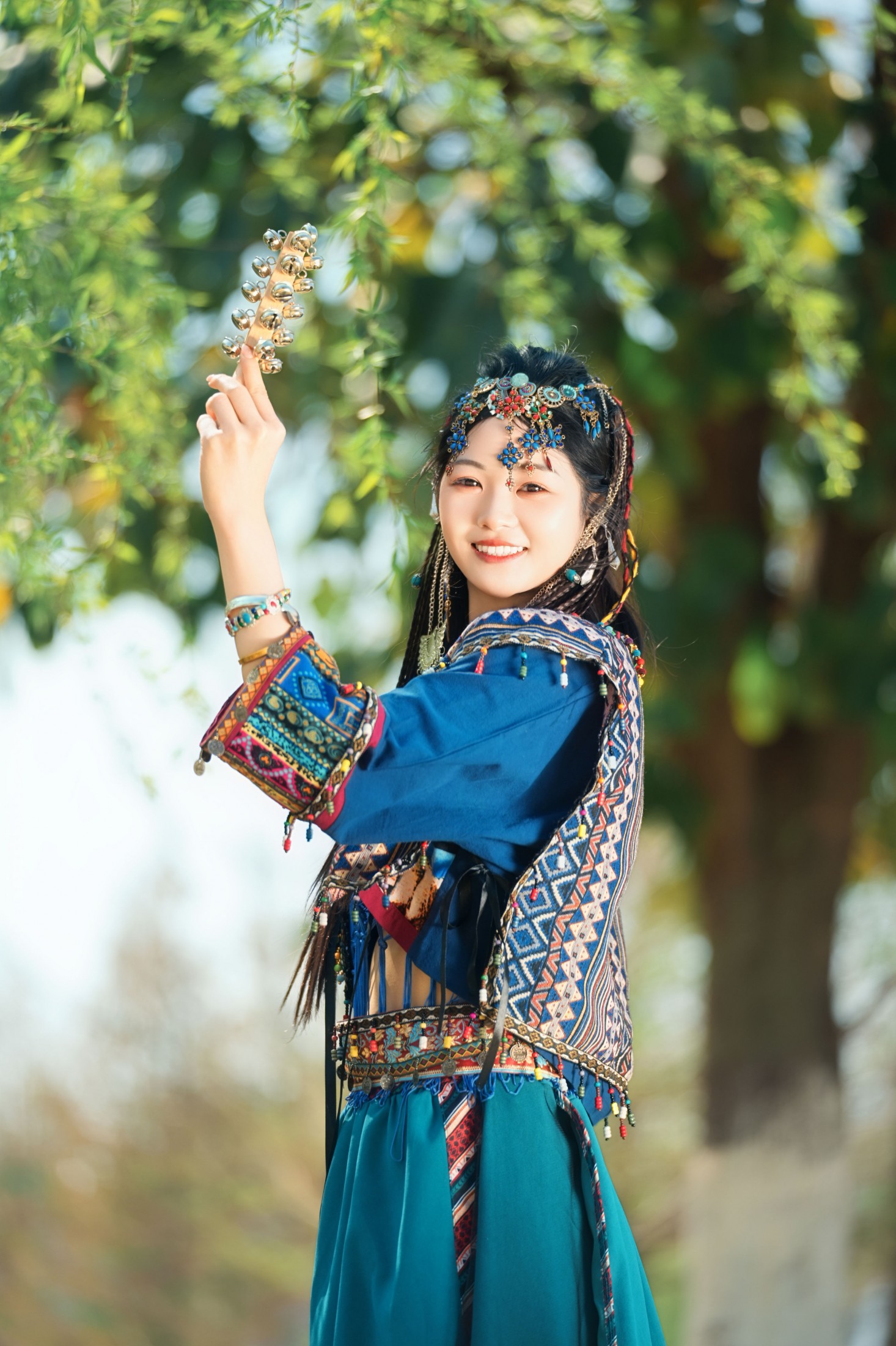 图片[1] - 晓蓝 - 《苗疆少女 森林中发光》[24P] - 机器猫次元 - 机器猫次元