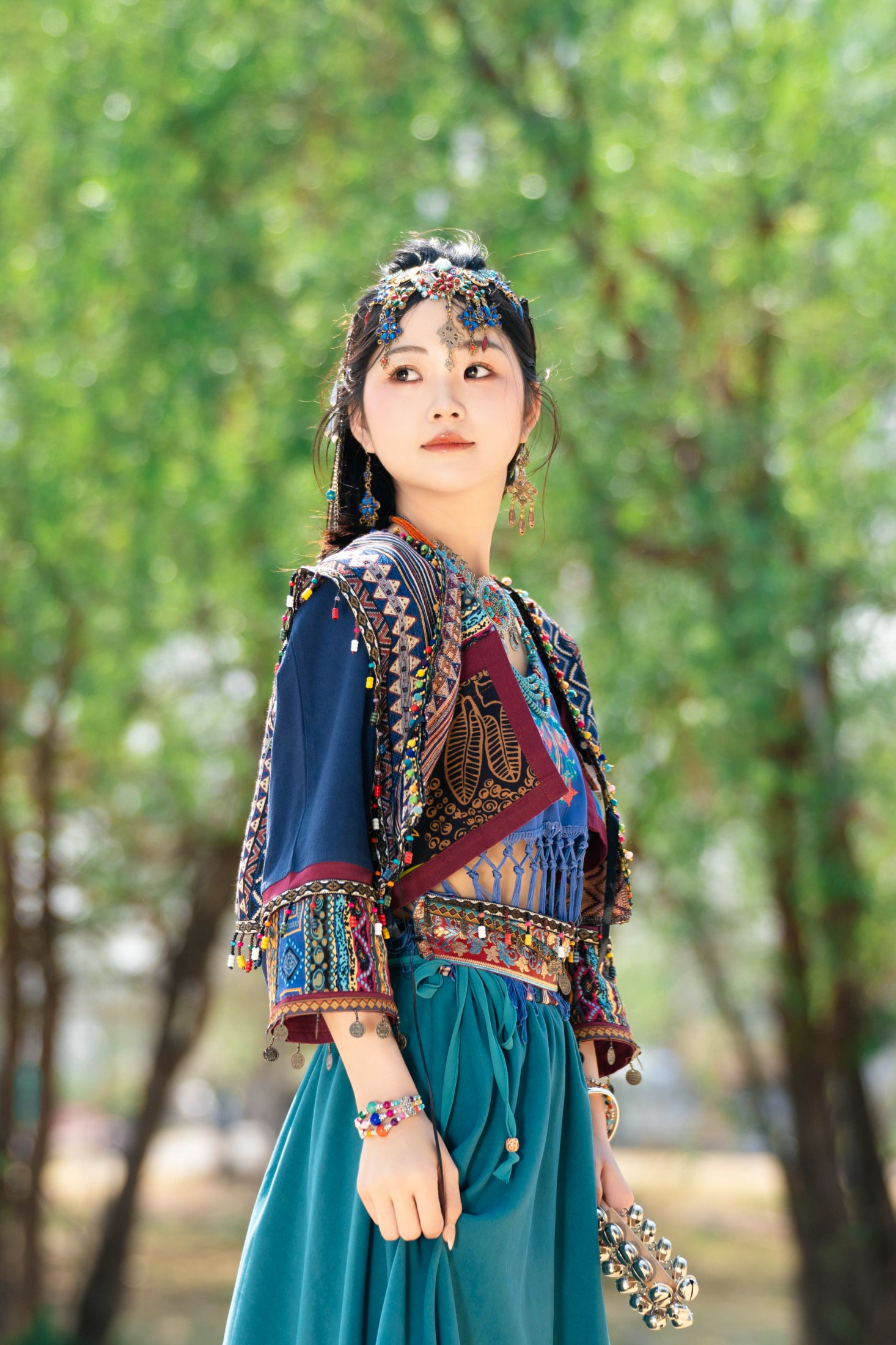 图片[8] - 晓蓝 - 《苗疆少女 森林中发光》[24P] - 机器猫次元 - 机器猫次元